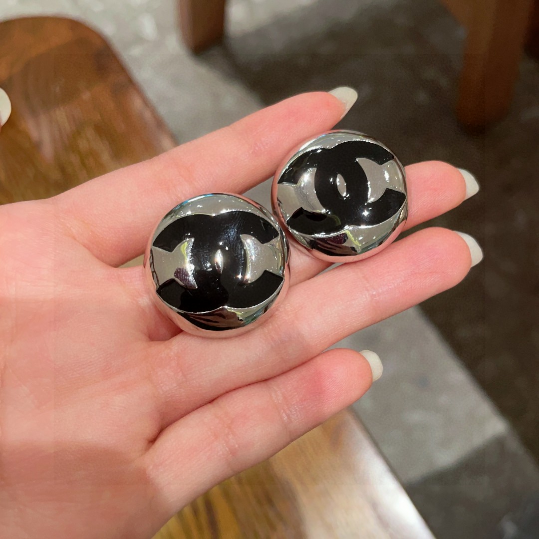Chanel一比一大圓耳環黑金配色女款立體Logo時尚飾品｜歐美奢侈品精品推薦
