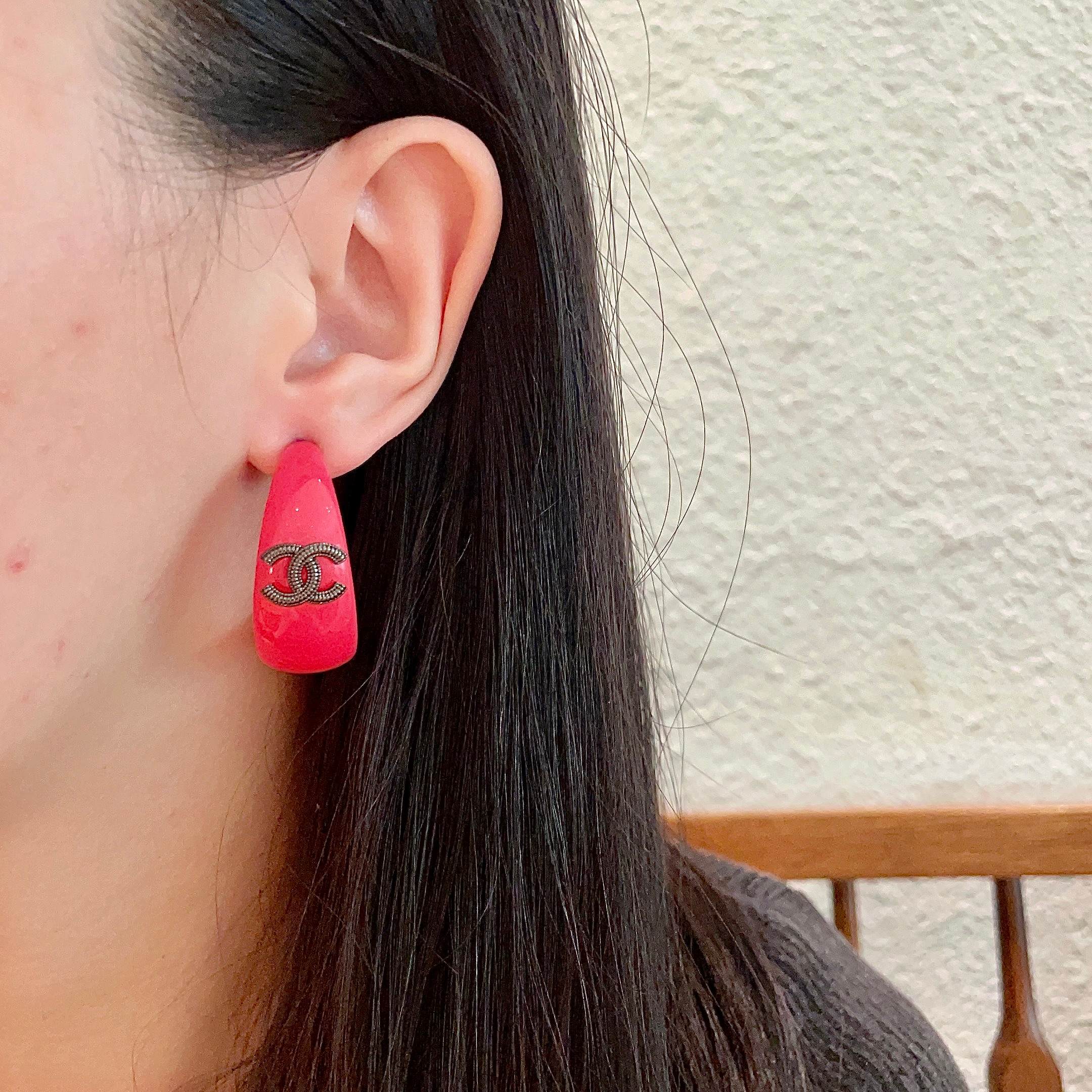 Chanel高仿紅色造型耳環女款不對稱弧面設計甜美風格｜歐美奢侈品精品推薦