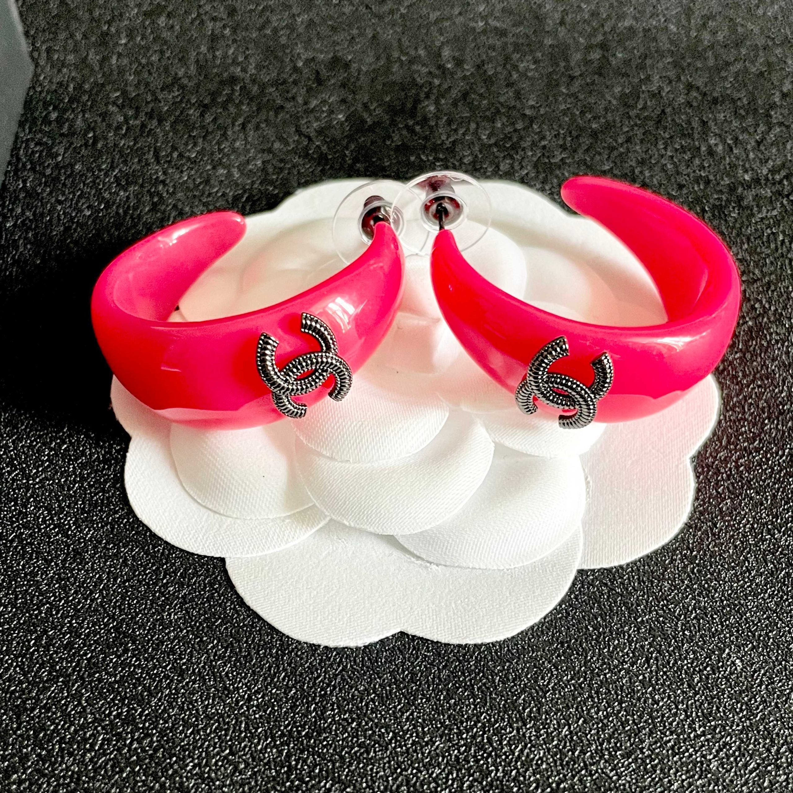 Chanel高仿紅色造型耳環女款不對稱弧面設計甜美風格｜歐美奢侈品精品推薦