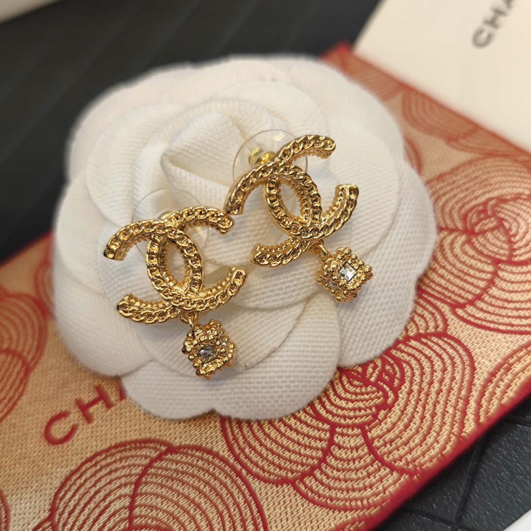 Chanel 高仿金色雙C吊墜耳環 氣質復古女款飾品| 12 Chanel 高仿金色雙C吊墜耳環 氣質復古女款飾品