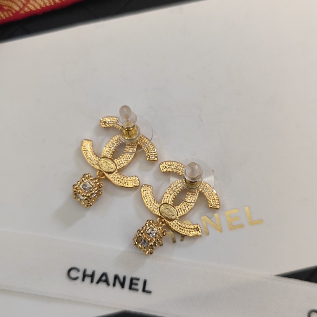 Chanel 高仿金色雙C吊墜耳環 氣質復古女款飾品| 11 Chanel 高仿金色雙C吊墜耳環 氣質復古女款飾品