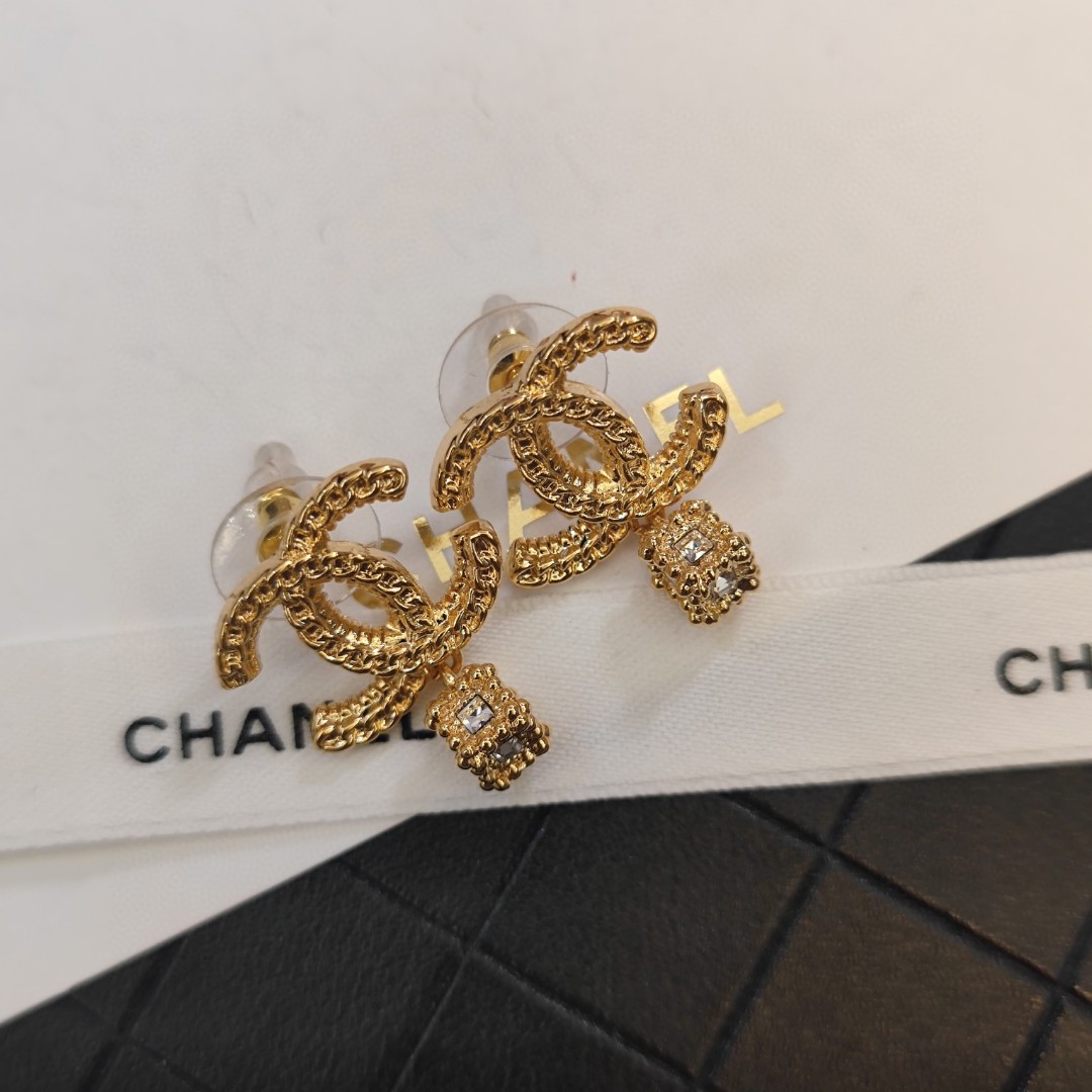 Chanel 高仿金色雙C吊墜耳環 氣質復古女款飾品| 10 Chanel 高仿金色雙C吊墜耳環 氣質復古女款飾品