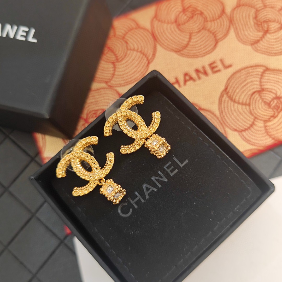 Chanel 高仿金色雙C吊墜耳環 氣質復古女款飾品| 9 Chanel 高仿金色雙C吊墜耳環 氣質復古女款飾品