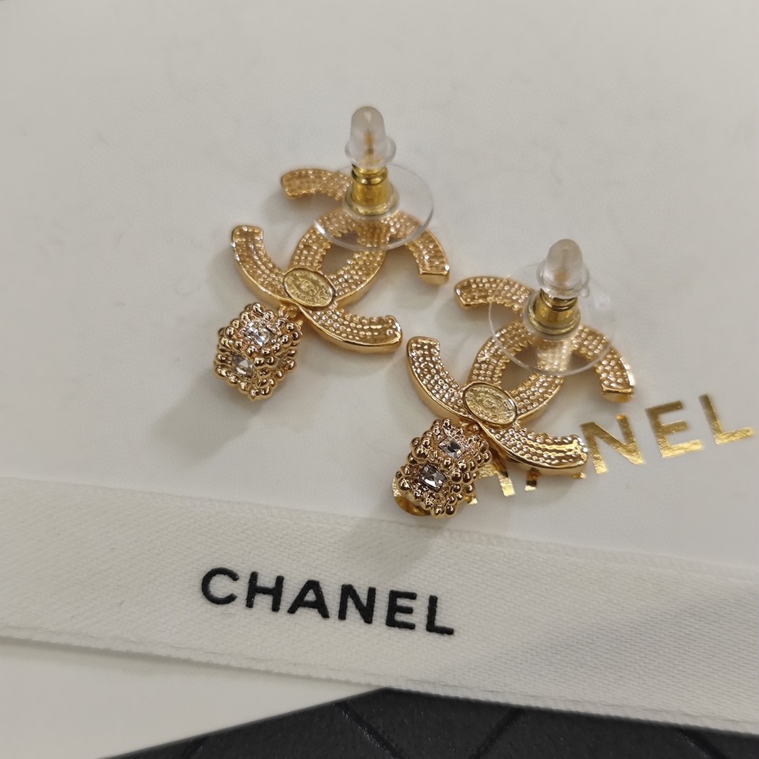 Chanel 高仿金色雙C吊墜耳環 氣質復古女款飾品| 8 Chanel 高仿金色雙C吊墜耳環 氣質復古女款飾品