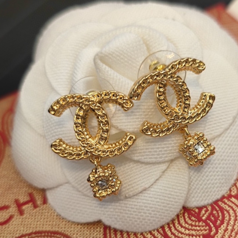 Chanel 高仿金色雙C吊墜耳環 氣質復古女款飾品| 7 Chanel 高仿金色雙C吊墜耳環 氣質復古女款飾品