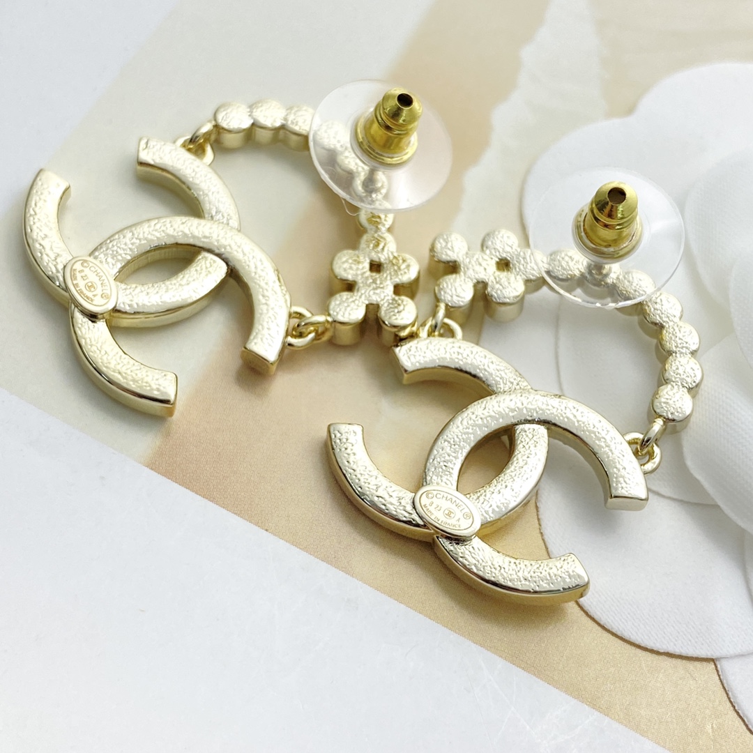 Chanel 高仿水鑽雙C耳環 女士經典金色優雅款| 10 Chanel 高仿水鑽雙C耳環 女士經典金色優雅款
