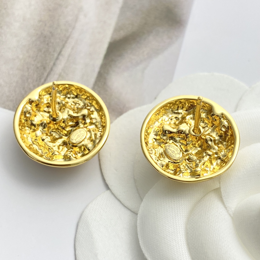 Chanel 原單金色立體耳釘 雙C立體雕花圓形飾品| 13 Chanel 原單金色立體耳釘 雙C立體雕花圓形飾品