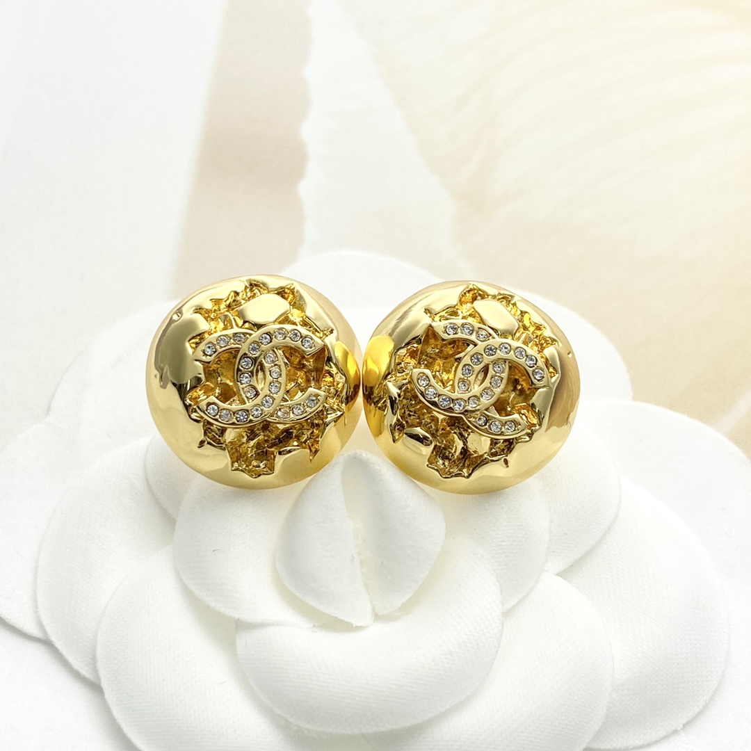 Chanel 原單金色立體耳釘 雙C立體雕花圓形飾品| 10 Chanel 原單金色立體耳釘 雙C立體雕花圓形飾品