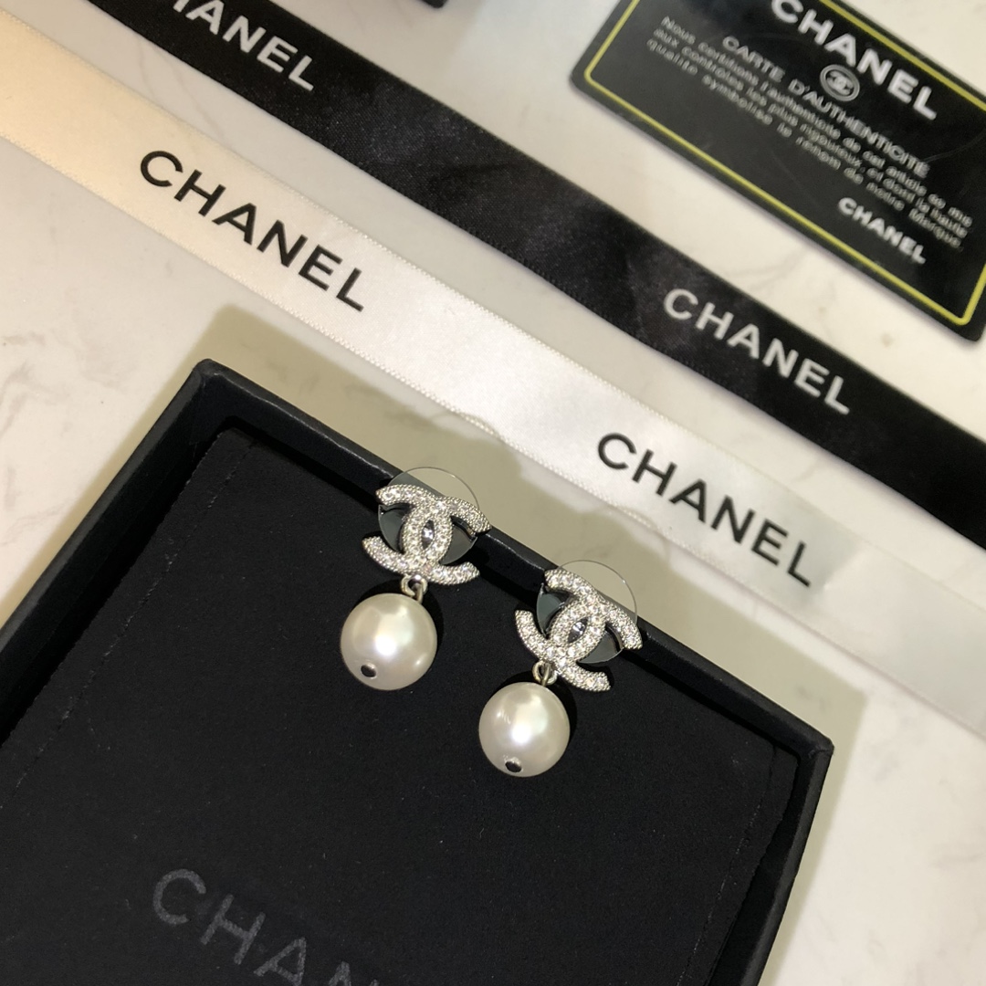 Chanel 高仿珍珠吊墜耳環 銀色雙C設計氣質女款| 11 Chanel 高仿珍珠吊墜耳環 銀色雙C設計氣質女款