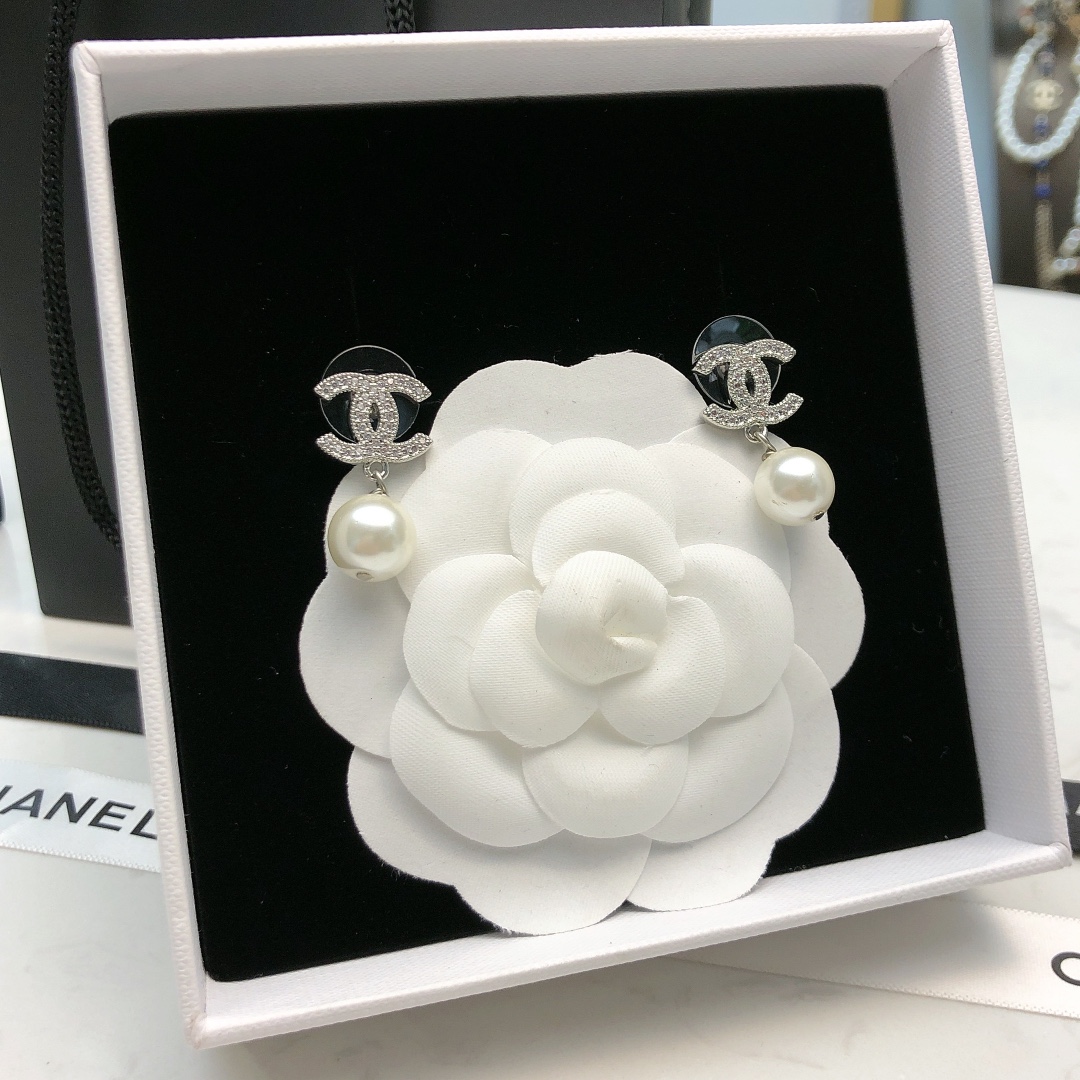 Chanel 高仿珍珠吊墜耳環 銀色雙C設計氣質女款| 10 Chanel 高仿珍珠吊墜耳環 銀色雙C設計氣質女款