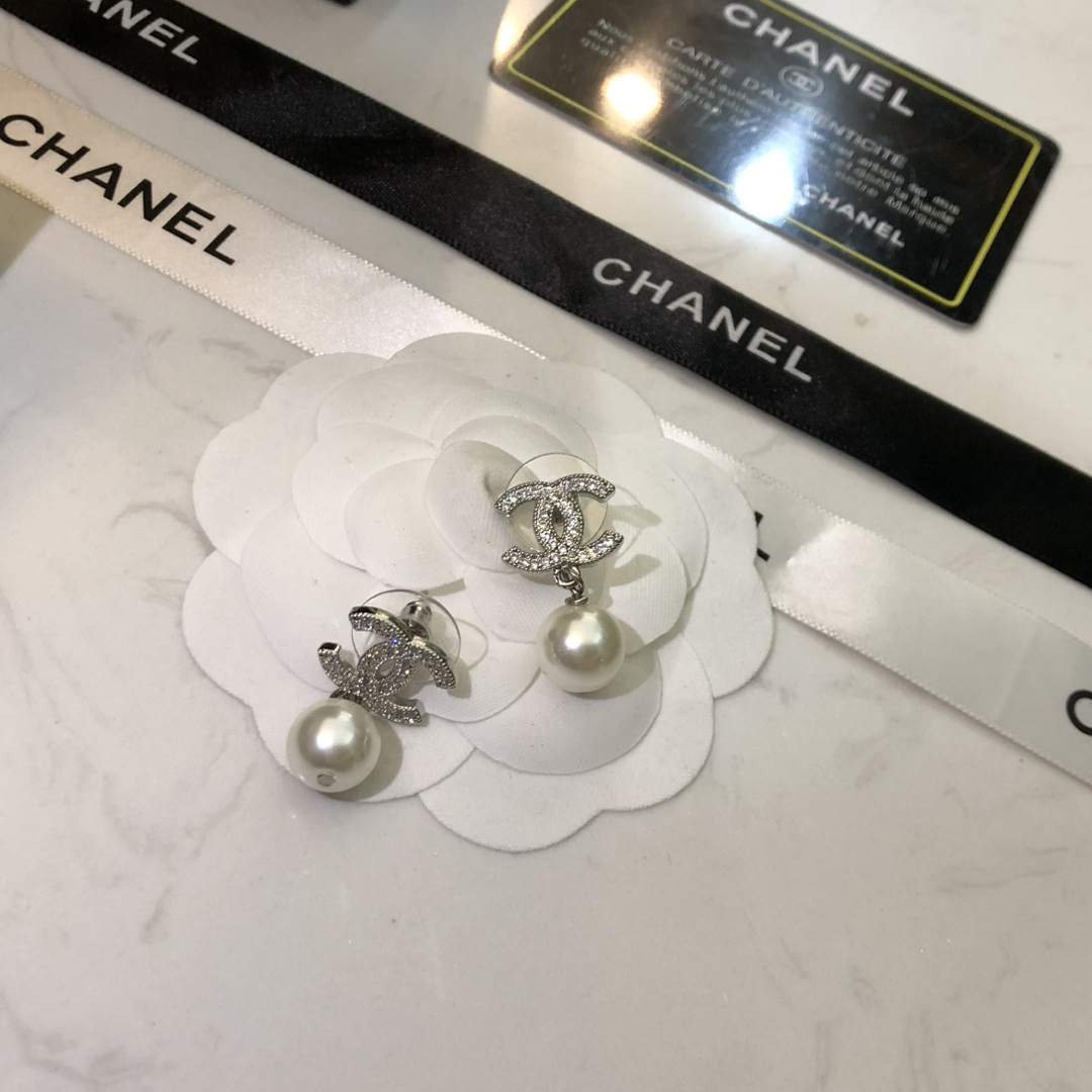 Chanel 高仿珍珠吊墜耳環 銀色雙C設計氣質女款| 7 Chanel 高仿珍珠吊墜耳環 銀色雙C設計氣質女款