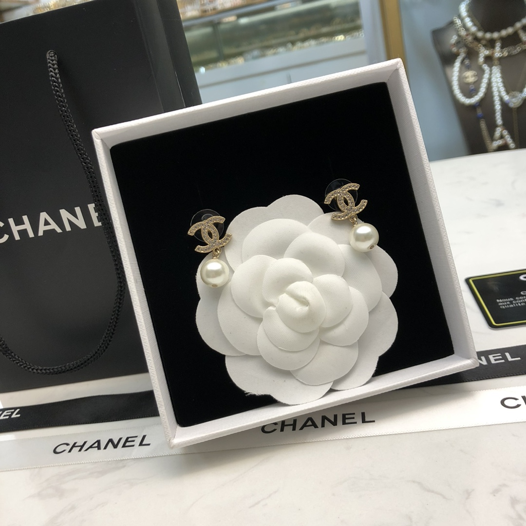 Chanel 高仿金色雙C珍珠耳環 優雅復古設計感飾品| 13 Chanel 高仿金色雙C珍珠耳環 優雅復古設計感飾品