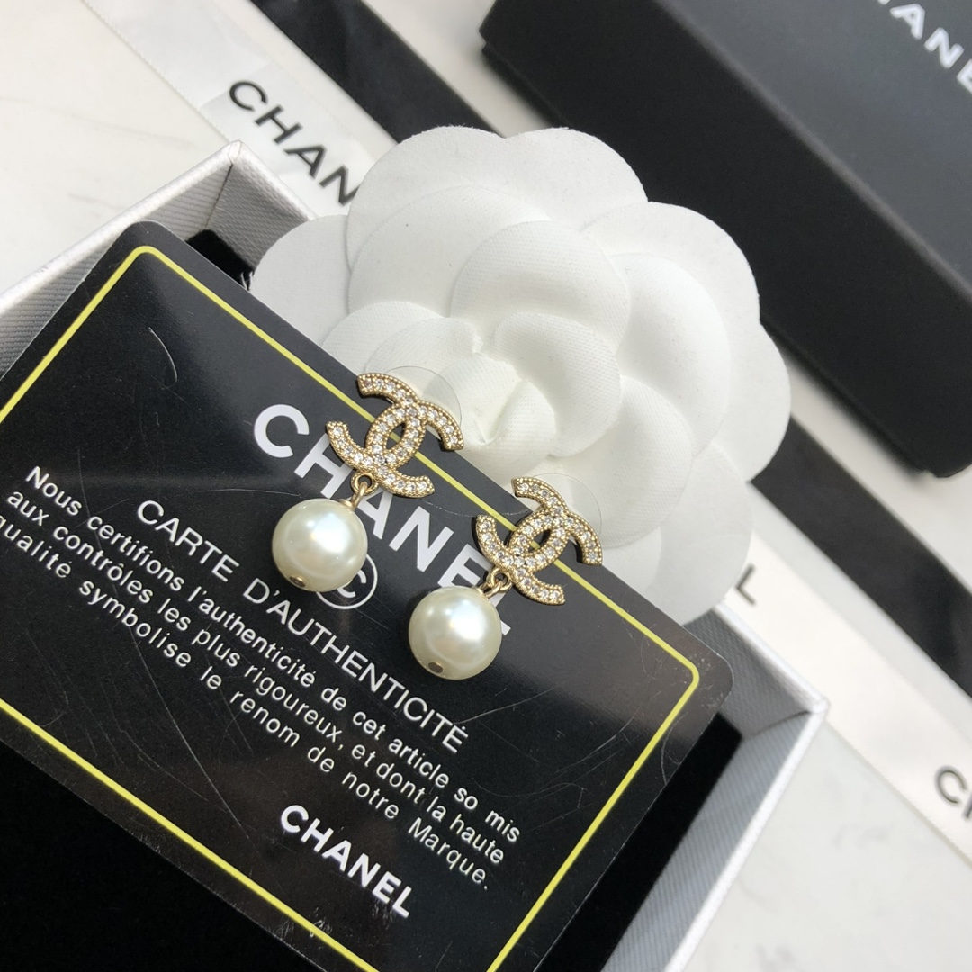 Chanel 高仿金色雙C珍珠耳環 優雅復古設計感飾品| 11 Chanel 高仿金色雙C珍珠耳環 優雅復古設計感飾品