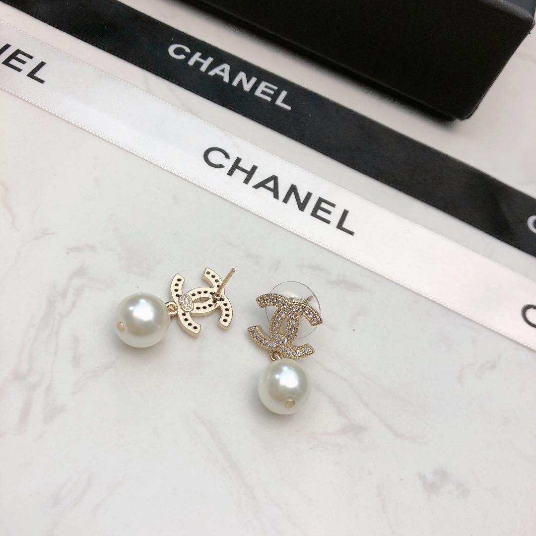 Chanel 高仿金色雙C珍珠耳環 優雅復古設計感飾品| 10 Chanel 高仿金色雙C珍珠耳環 優雅復古設計感飾品