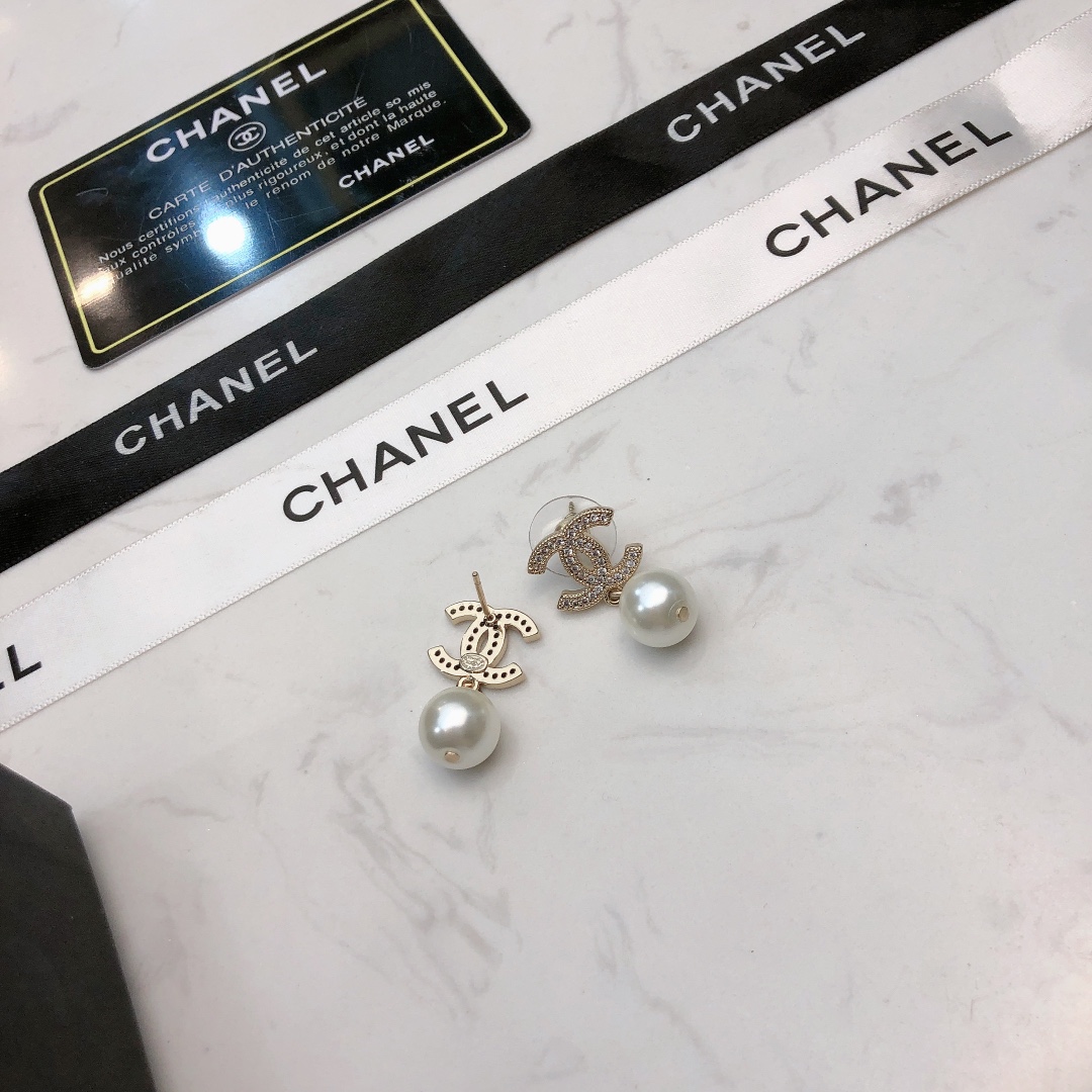Chanel 高仿金色雙C珍珠耳環 優雅復古設計感飾品| 9 Chanel 高仿金色雙C珍珠耳環 優雅復古設計感飾品