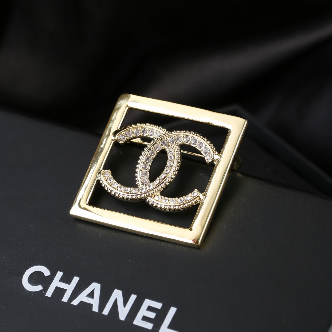 Chanel 高仿方框雙C胸針 金屬框線晶鑽細節女款配件| 11 Chanel 高仿方框雙C胸針 金屬框線晶鑽細節女款配件