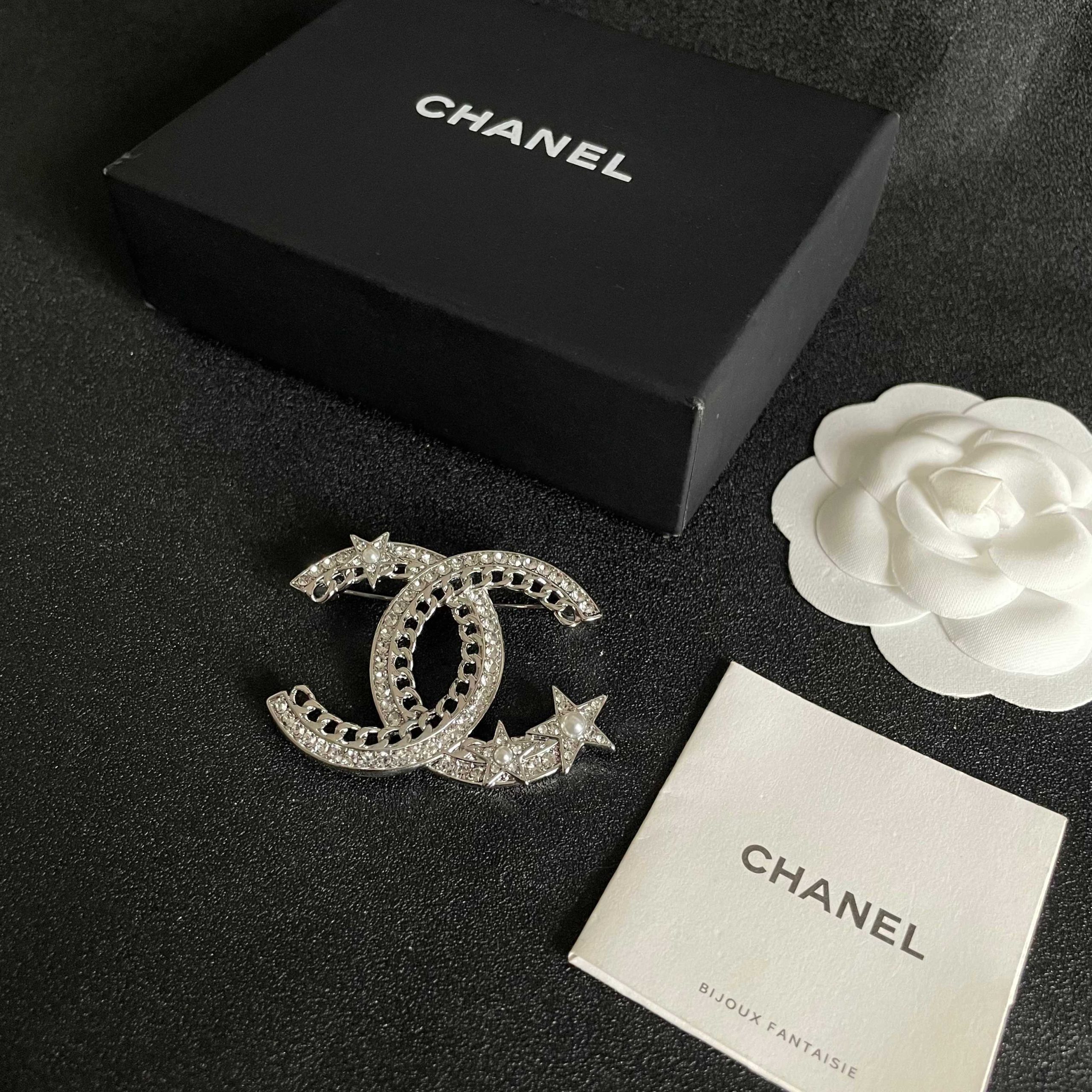 Chanel 高仿銀色星星胸針 鏈條雙C水鑽女款時尚飾品| 11 Chanel 高仿銀色星星胸針 鏈條雙C水鑽女款時尚飾品