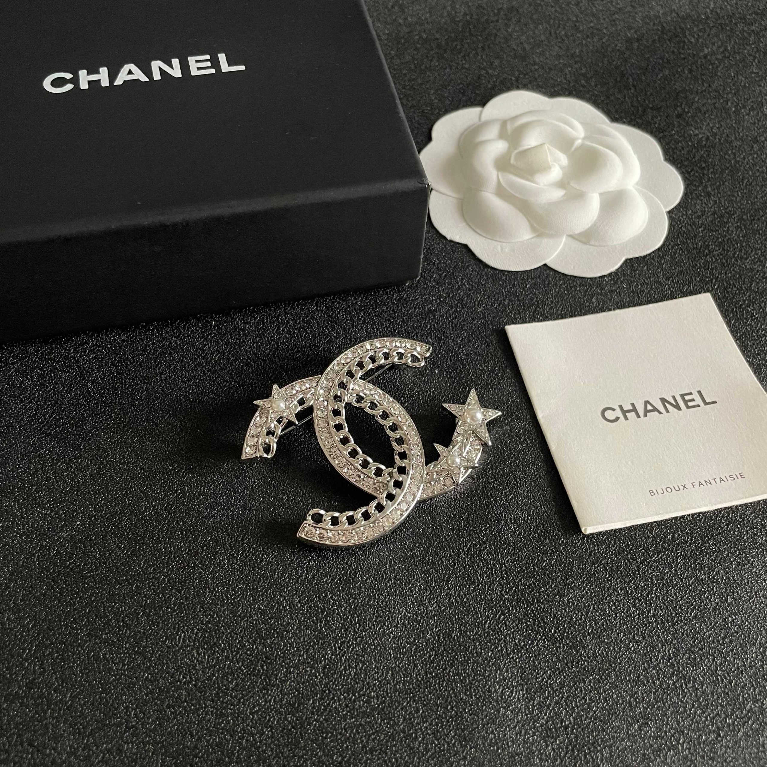 Chanel 高仿銀色星星胸針 鏈條雙C水鑽女款時尚飾品| 10 Chanel 高仿銀色星星胸針 鏈條雙C水鑽女款時尚飾品