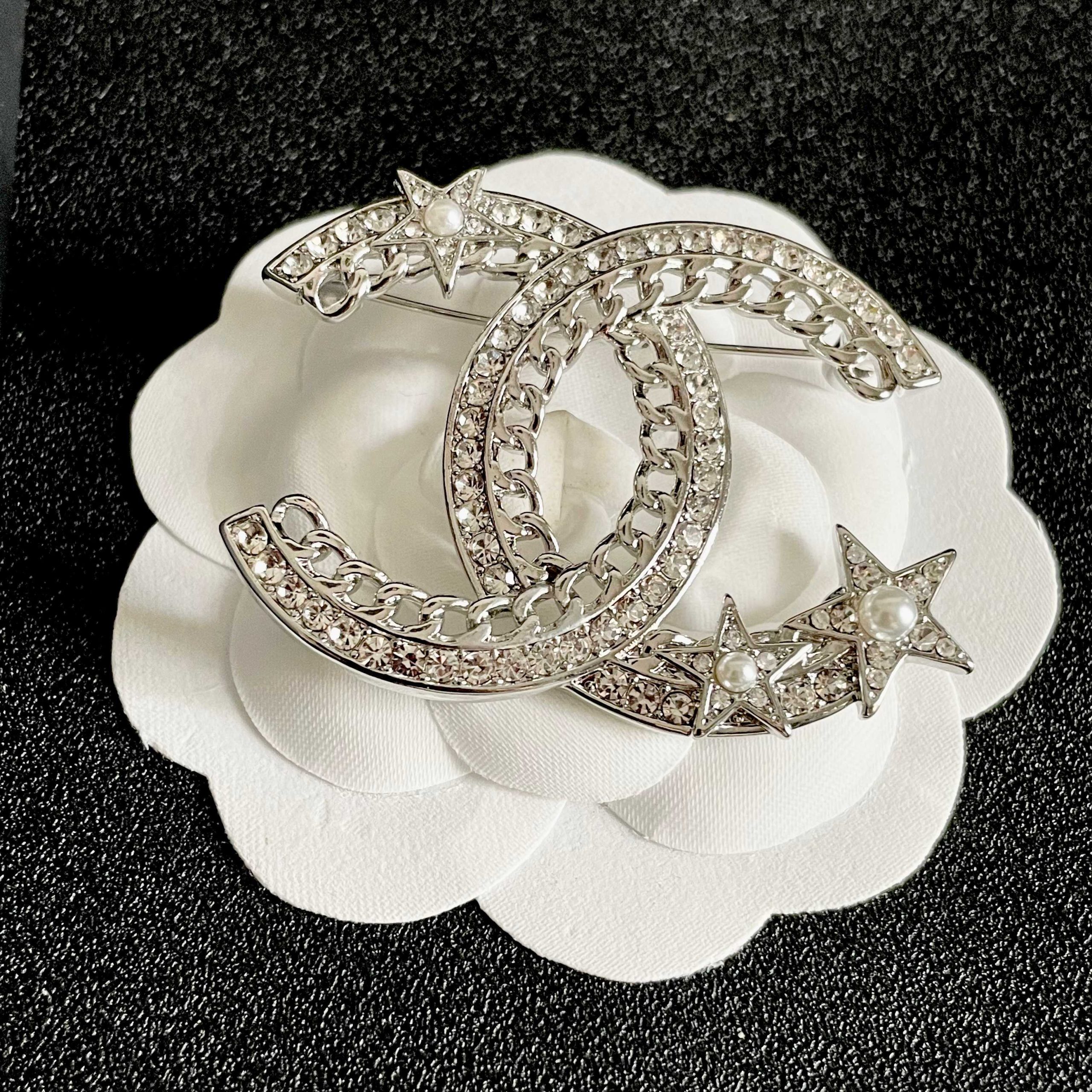 Chanel 高仿銀色星星胸針 鏈條雙C水鑽女款時尚飾品| 8 Chanel 高仿銀色星星胸針 鏈條雙C水鑽女款時尚飾品