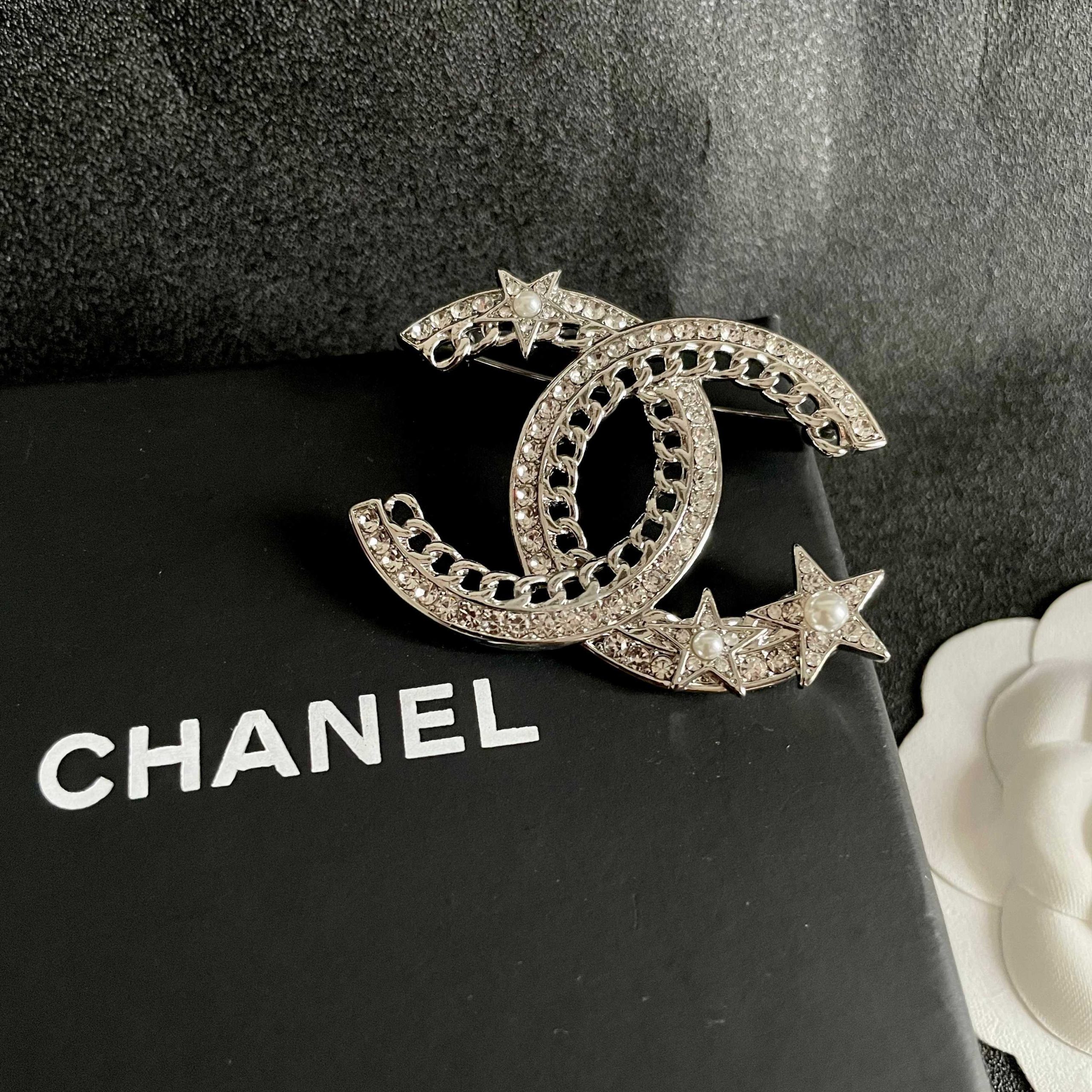 Chanel 高仿銀色星星胸針 鏈條雙C水鑽女款時尚飾品| 7 Chanel 高仿銀色星星胸針 鏈條雙C水鑽女款時尚飾品