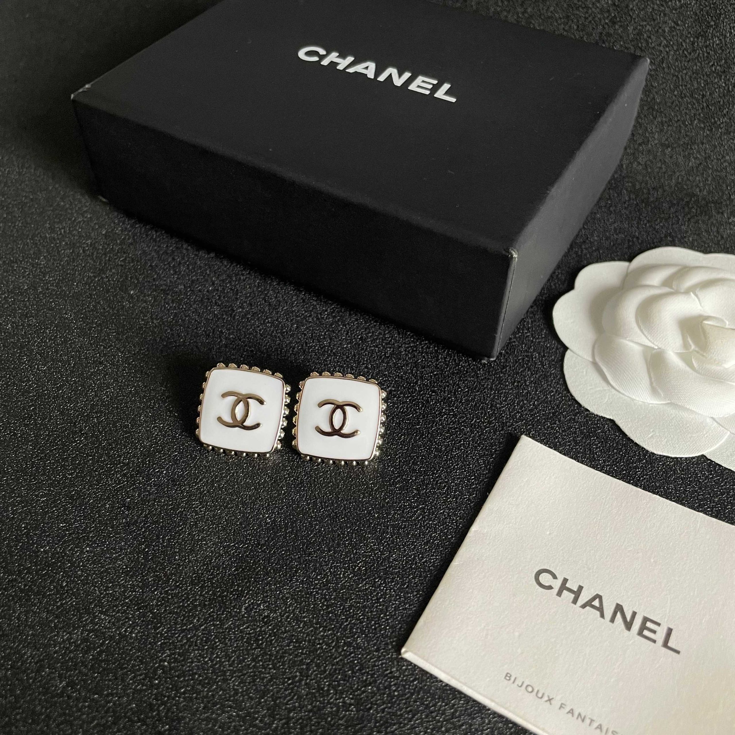 Chanel 原單白瓷方形耳釘 女士經典LOGO邊珠飾框飾品| 11 Chanel 原單白瓷方形耳釘 女士經典LOGO邊珠飾框飾品