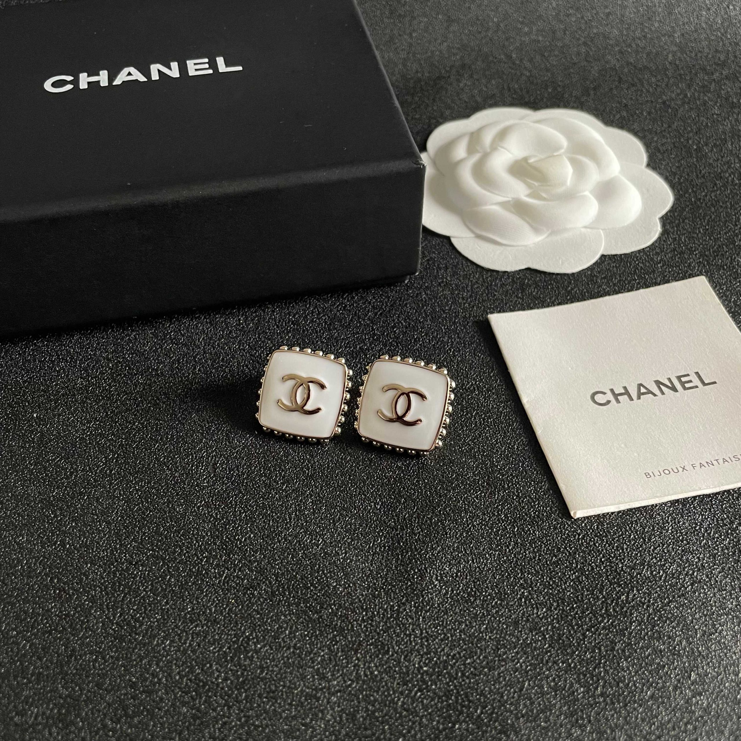 Chanel 原單白瓷方形耳釘 女士經典LOGO邊珠飾框飾品| 10 Chanel 原單白瓷方形耳釘 女士經典LOGO邊珠飾框飾品