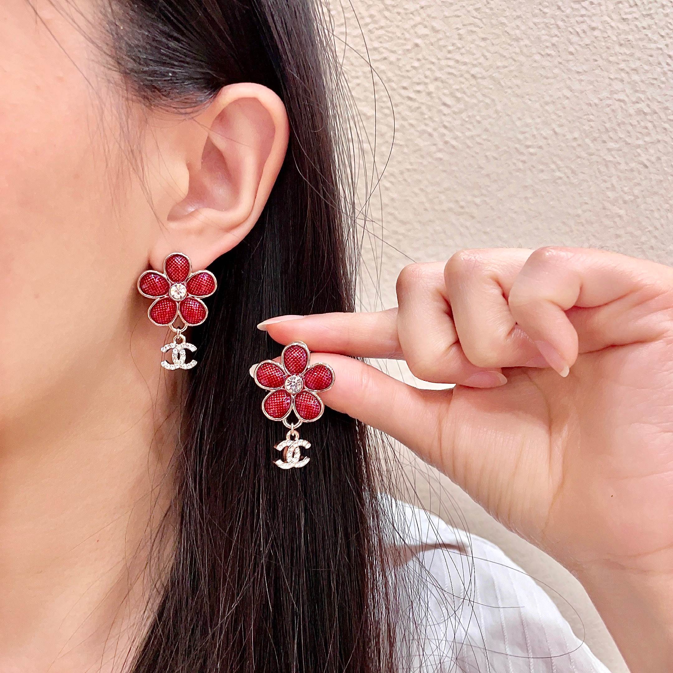 Chanel A貨紅花耳環 雙C吊飾花瓣鑽飾女士風格耳釘
