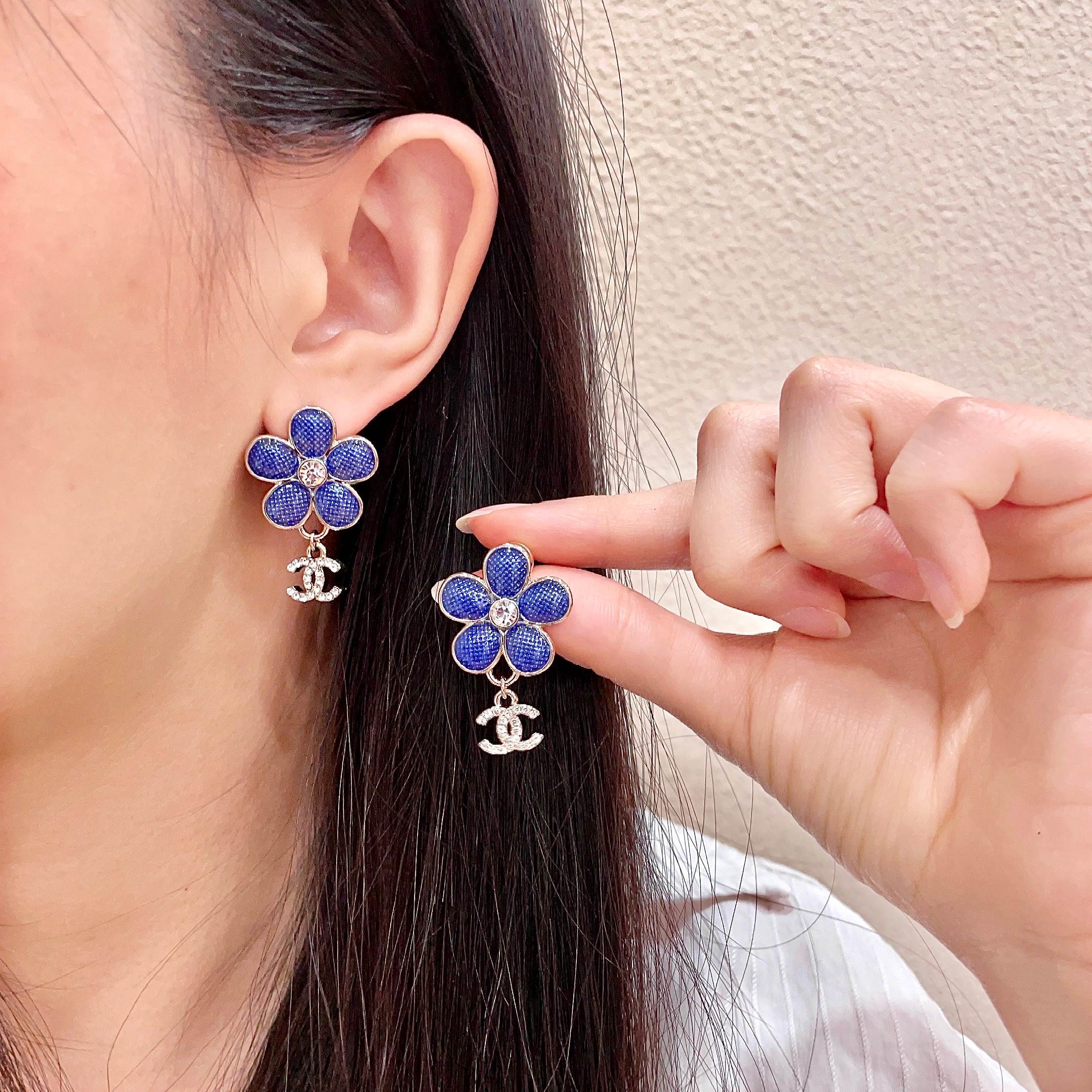Chanel 高仿藍花雙C耳環 水鑽吊飾花瓣耳釘造型飾品