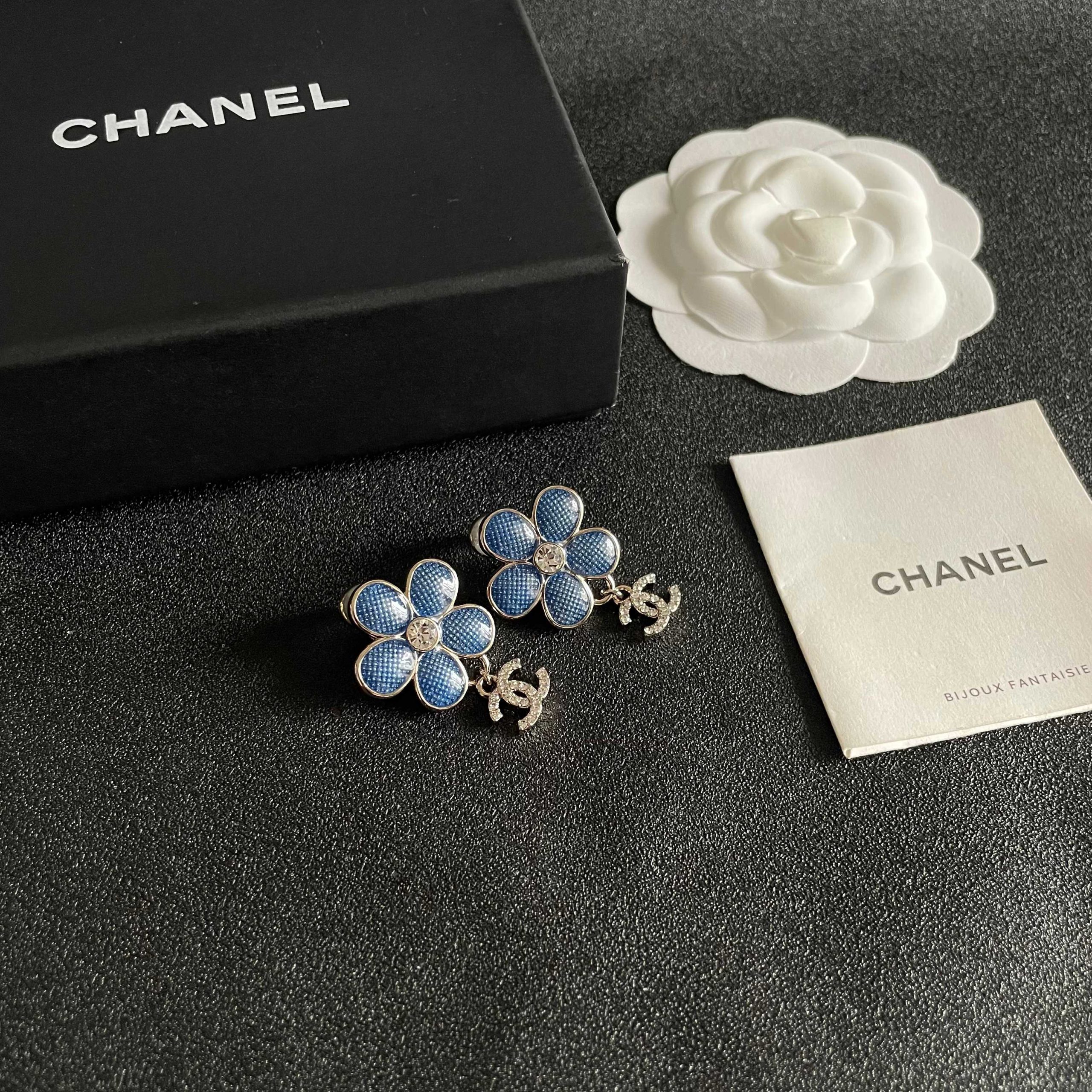 Chanel 高仿藍花雙C耳環 水鑽吊飾花瓣耳釘造型飾品| 11 Chanel 高仿藍花雙C耳環 水鑽吊飾花瓣耳釘造型飾品