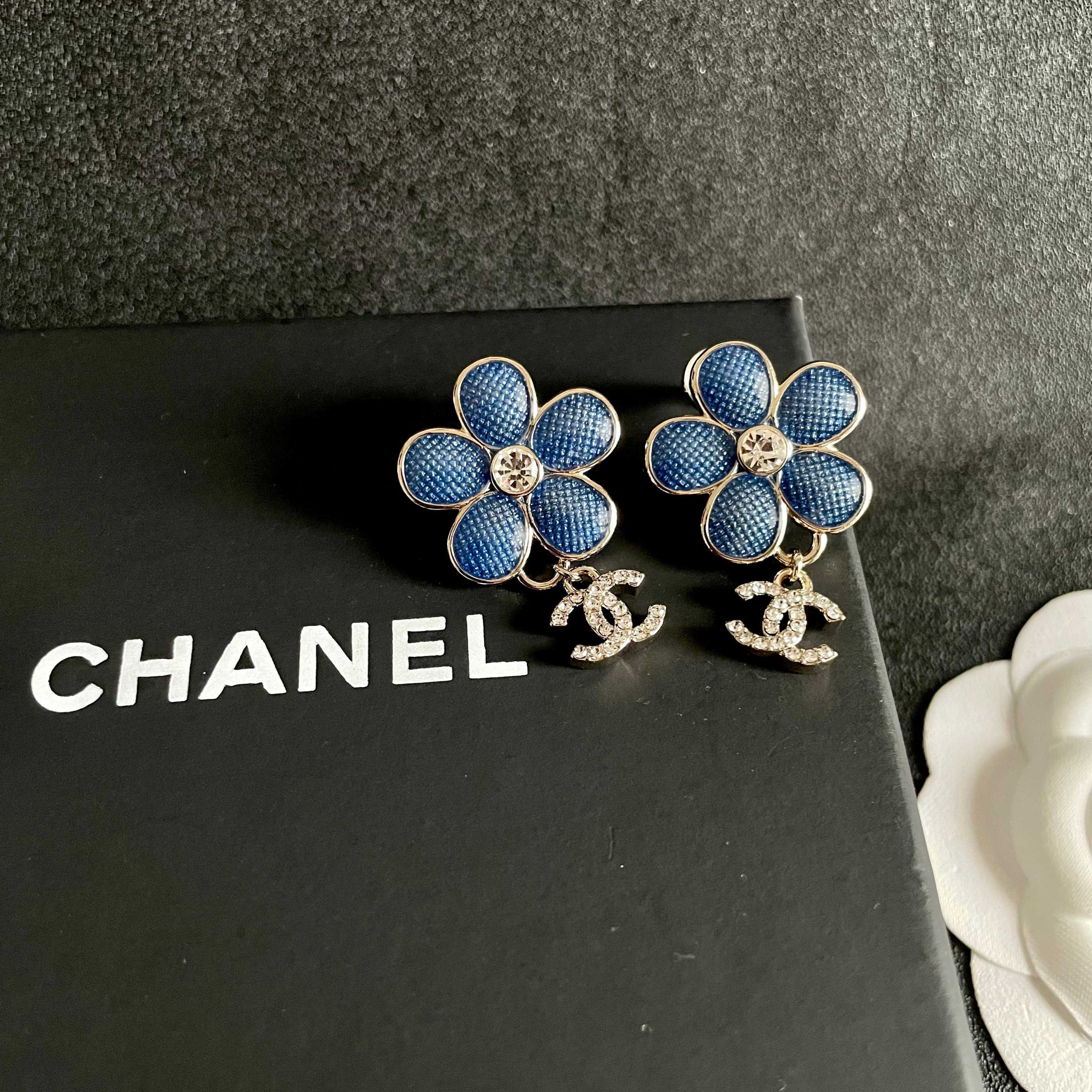 Chanel 高仿藍花雙C耳環 水鑽吊飾花瓣耳釘造型飾品| 7 Chanel 高仿藍花雙C耳環 水鑽吊飾花瓣耳釘造型飾品