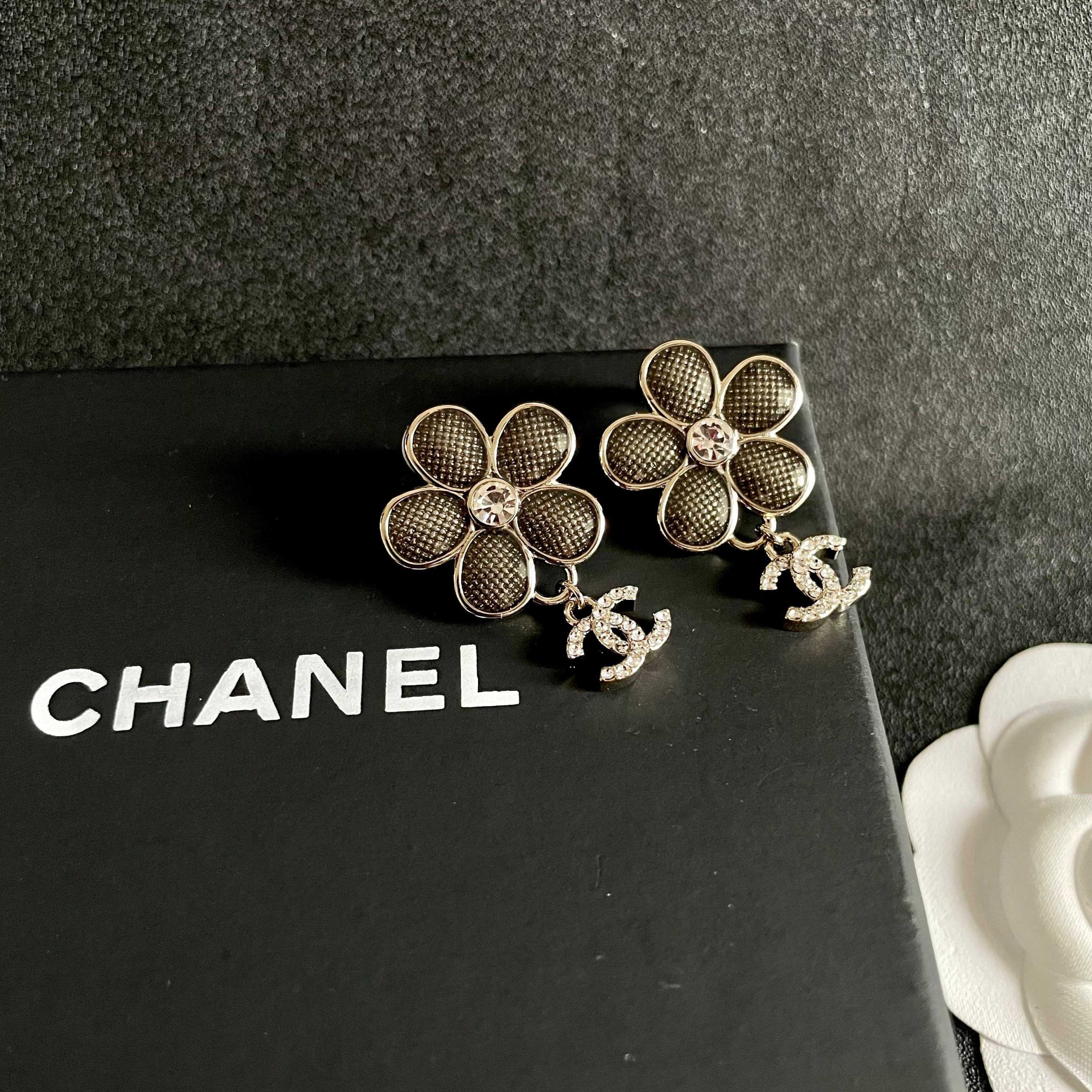 Chanel 一比一黑花雙C耳環 花瓣鑽飾吊墜優雅耳釘| 7 Chanel 一比一黑花雙C耳環 花瓣鑽飾吊墜優雅耳釘