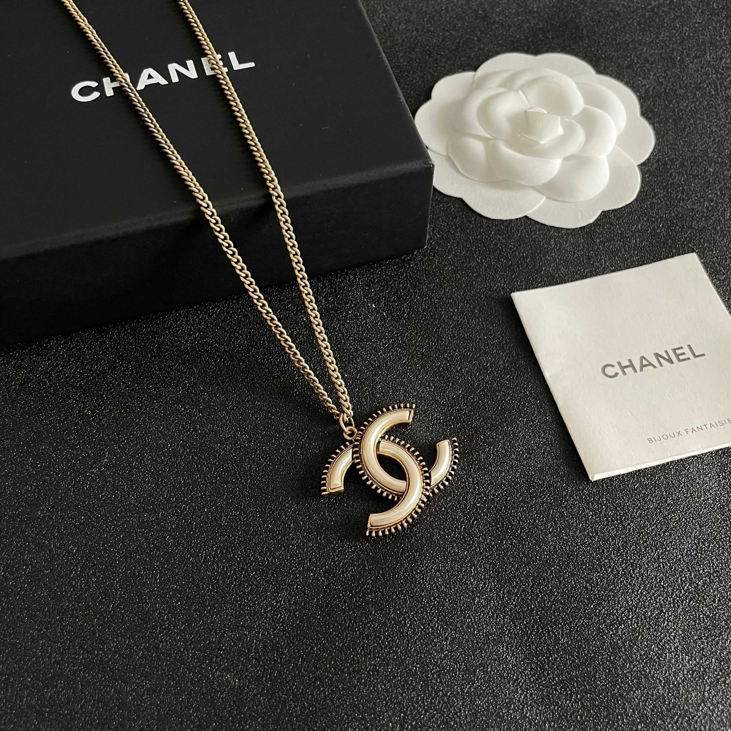 Chanel 原單白邊金雙C項鍊 女士金屬鍊條時尚百搭頸飾| 10 Chanel 原單白邊金雙C項鍊 女士金屬鍊條時尚百搭頸飾