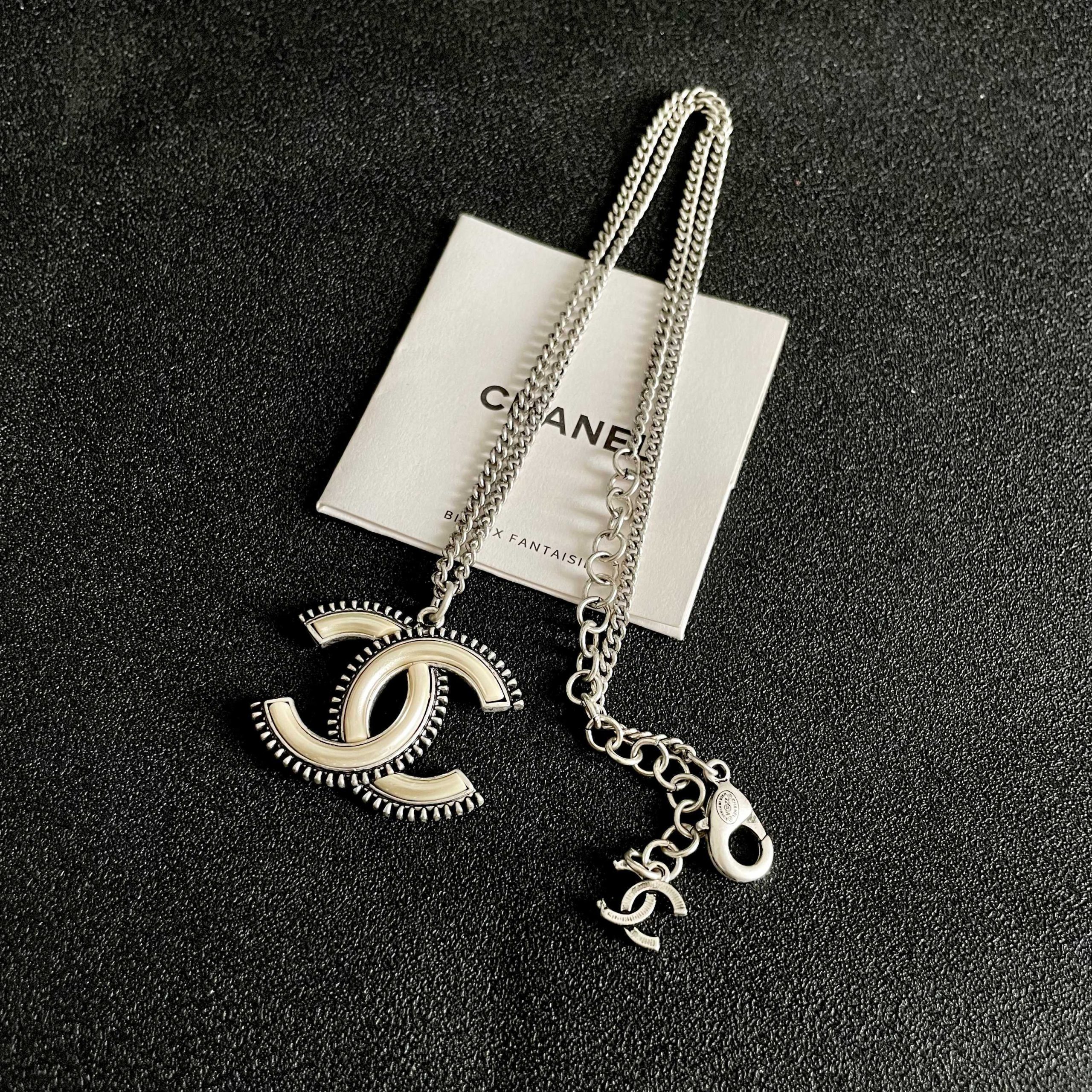 Chanel A貨白邊銀雙C項鍊 百搭金屬LOGO頸鍊女款飾品| 7 Chanel A貨白邊銀雙C項鍊 百搭金屬LOGO頸鍊女款飾品