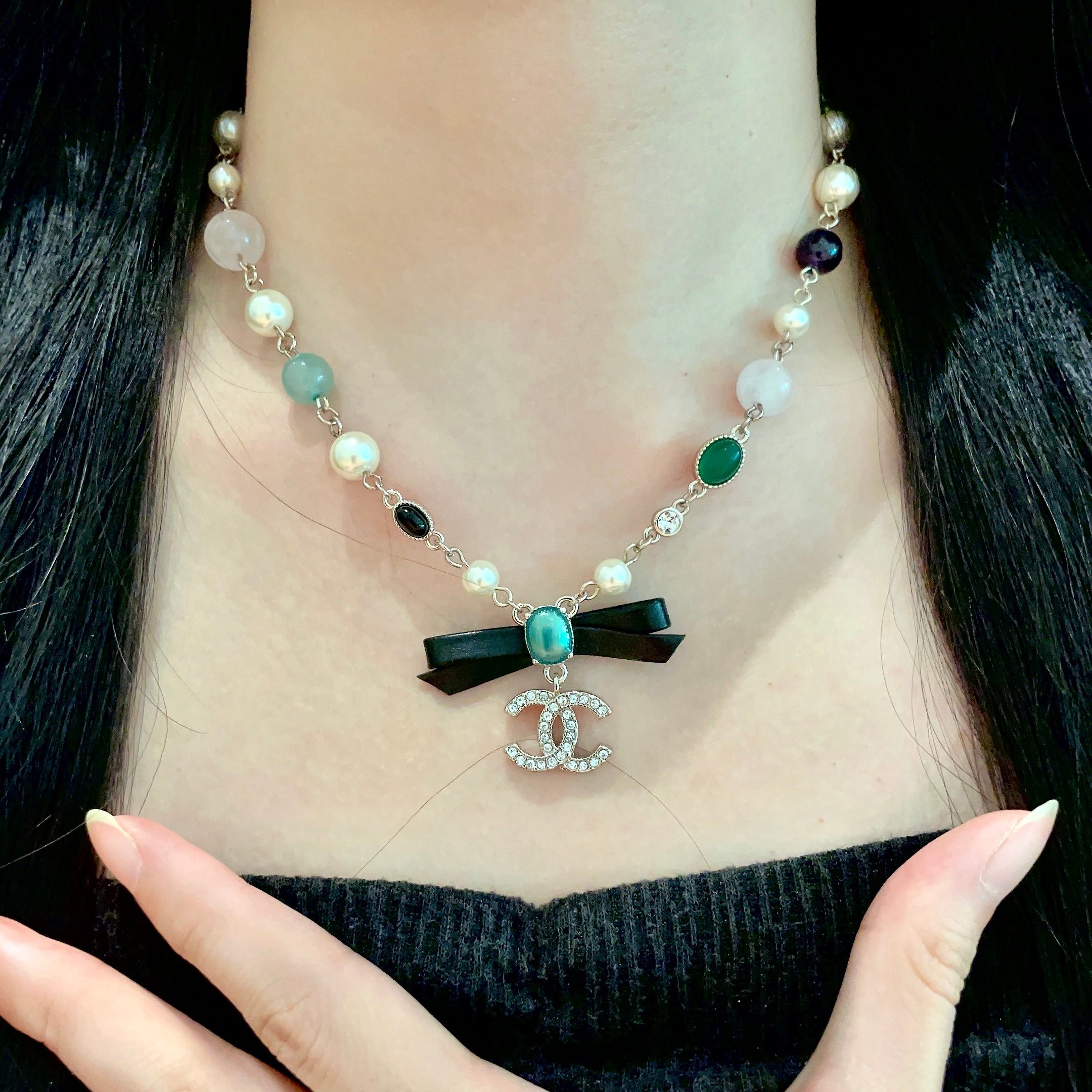 Chanel 一比一彩珠蝴蝶結LOGO項鍊 多色珍珠設計女款精品| 14 Chanel 一比一彩珠蝴蝶結LOGO項鍊 多色珍珠設計女款精品