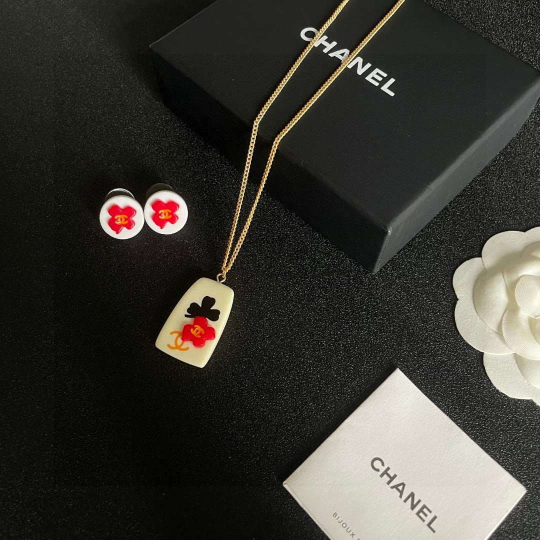 Chanel原單花形Logo耳環女款紅白撞色設計可愛系飾品｜歐美奢侈品精品推薦