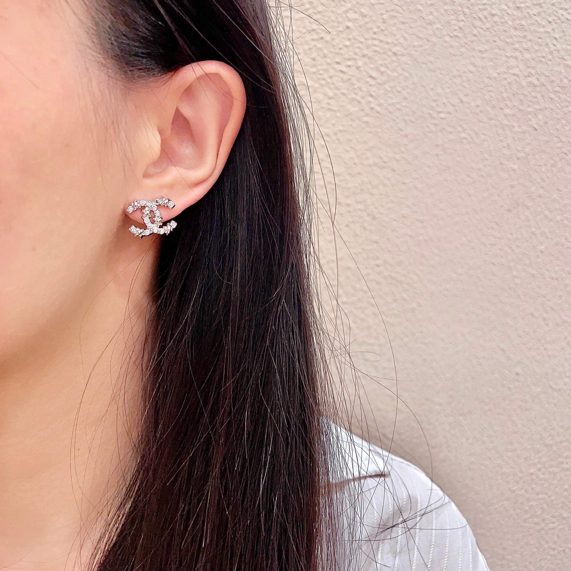 Chanel 高仿銀鑽雙C耳環 經典輪廓 精緻奢華設計推薦｜歐美奢侈品精品推薦