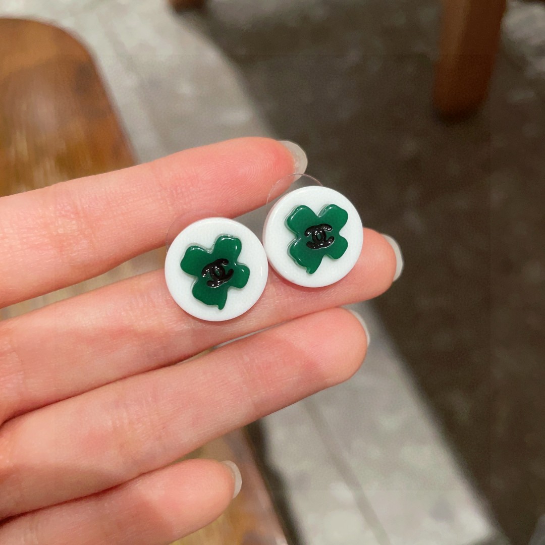 Chanel高仿綠色山茶花耳環 女生氣質百搭輕奢配件｜歐美奢侈品精品推薦