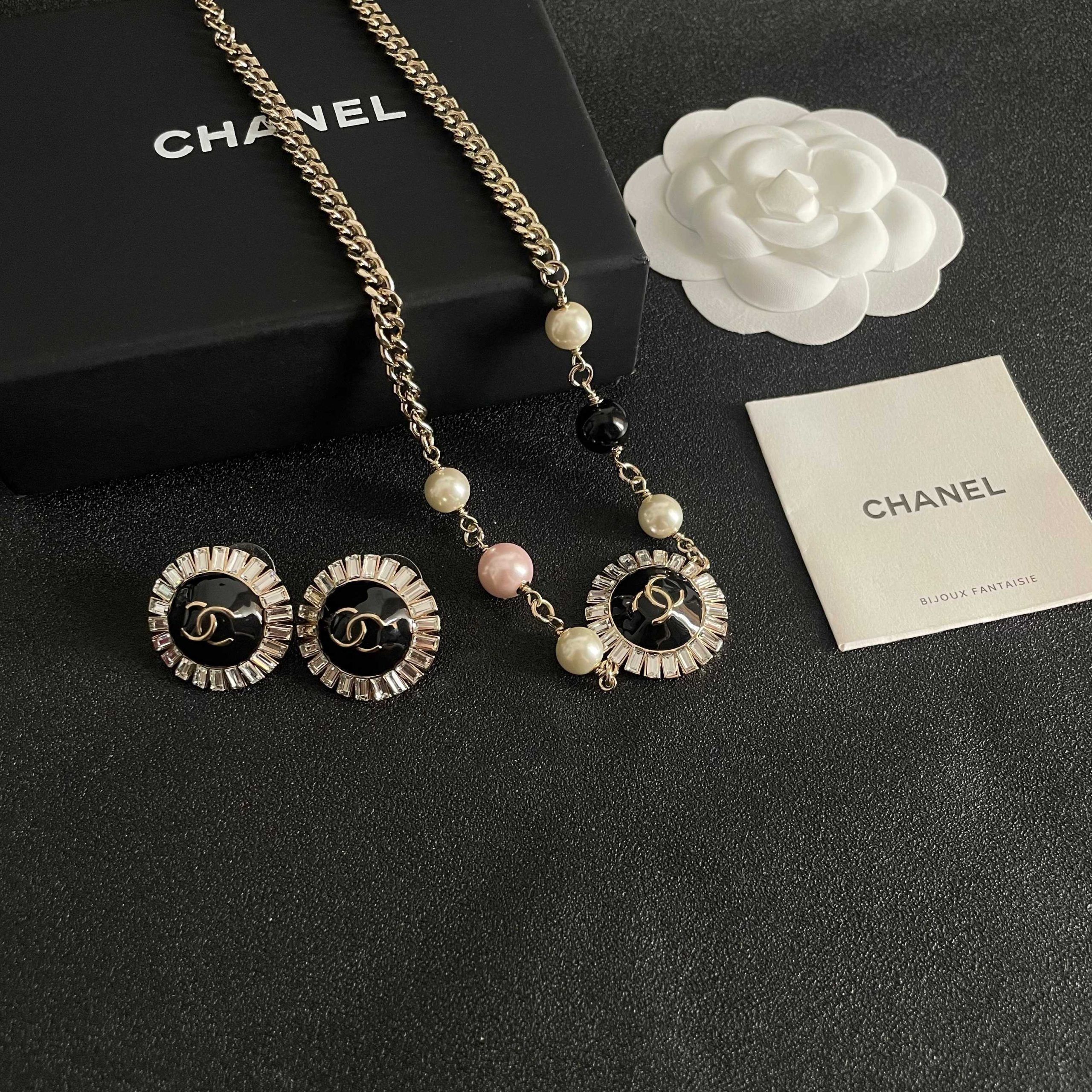 Chanel高仿黑圓日環耳環 女款復古圓形經典LOGO設計感強｜歐美奢侈品精品推薦