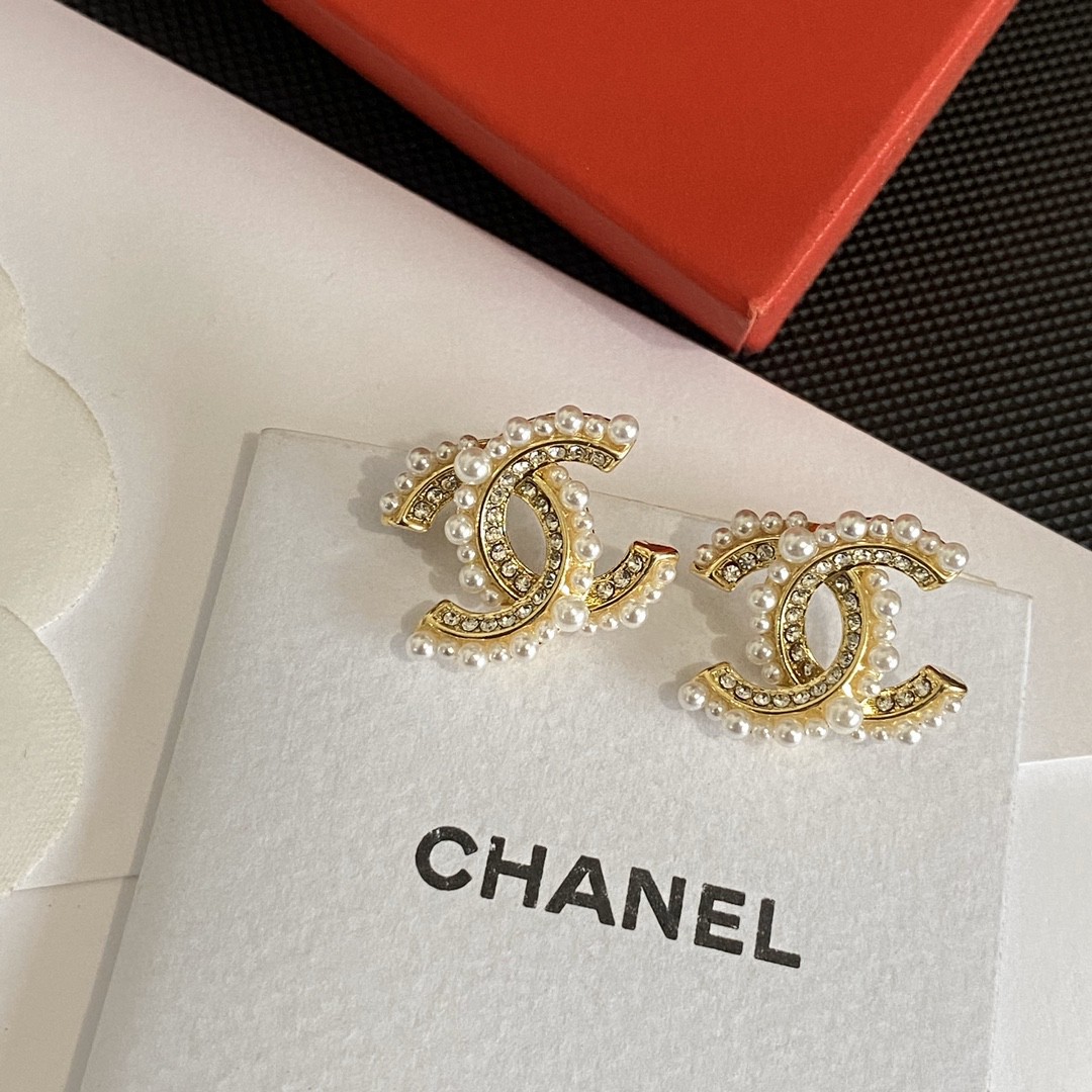Chanel高仿珍珠滿鑽耳環 女款經典雙C設計感氣質飾品｜歐美奢侈品精品推薦