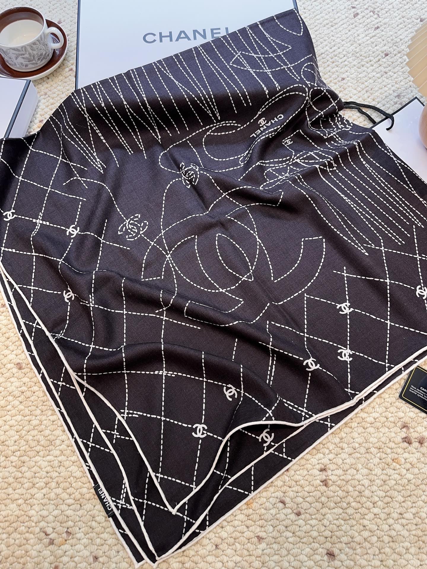 Chanel高仿圍巾經典菱格紋披肩款式優雅耐看秋冬必備|超A仿原單精品圖片 8 Chanel高仿圍巾經典菱格紋披肩款式優雅耐看秋冬必備|歐美奢侈品精品推薦