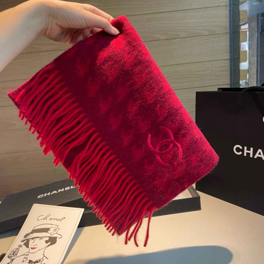 Chanel高仿圍巾紅色千鳥格紋保暖披肩刺繡雙C設計款|超A仿原單精品圖片 13 Chanel高仿圍巾紅色千鳥格紋保暖披肩刺繡雙C設計款|歐美奢侈品精品推薦
