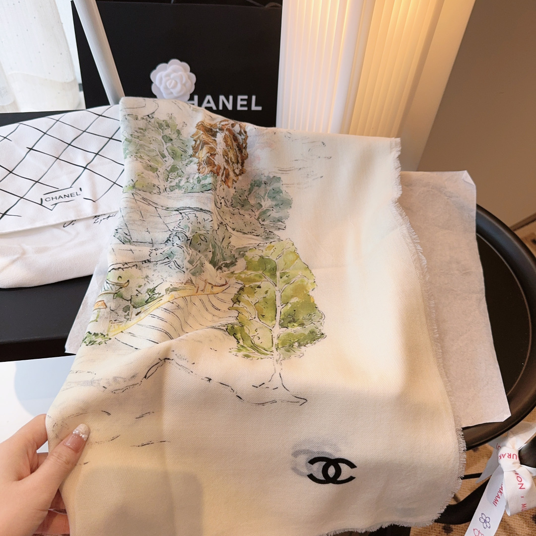 Chanel原單披肩白底花卉圖騰輕柔羊毛圍巾設計款|超A仿原單精品圖片 12 Chanel原單披肩白底花卉圖騰輕柔羊毛圍巾設計款|歐美奢侈品精品推薦