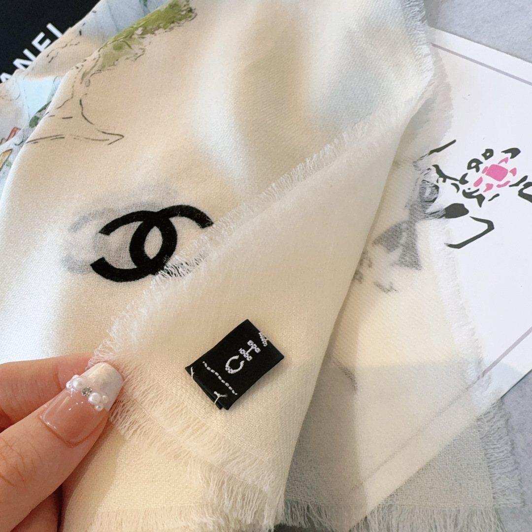 Chanel原單披肩白底花卉圖騰輕柔羊毛圍巾設計款|超A仿原單精品圖片 11 Chanel原單披肩白底花卉圖騰輕柔羊毛圍巾設計款|歐美奢侈品精品推薦