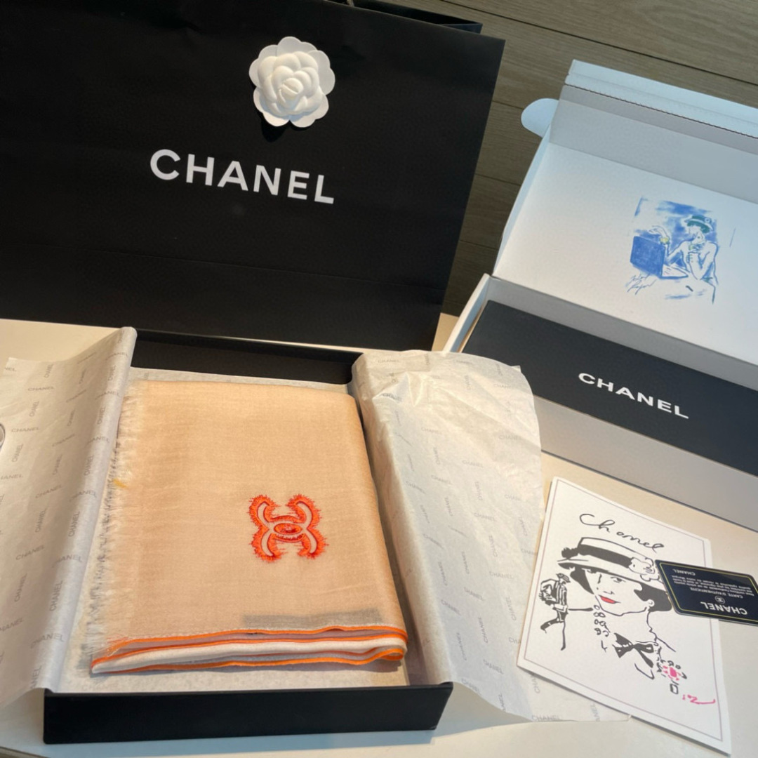 Chanel高仿圍巾米白橘邊雙C刺繡柔紗設計款|超A仿原單精品圖片 12 Chanel高仿圍巾米白橘邊雙C刺繡柔紗設計款|歐美奢侈品精品推薦