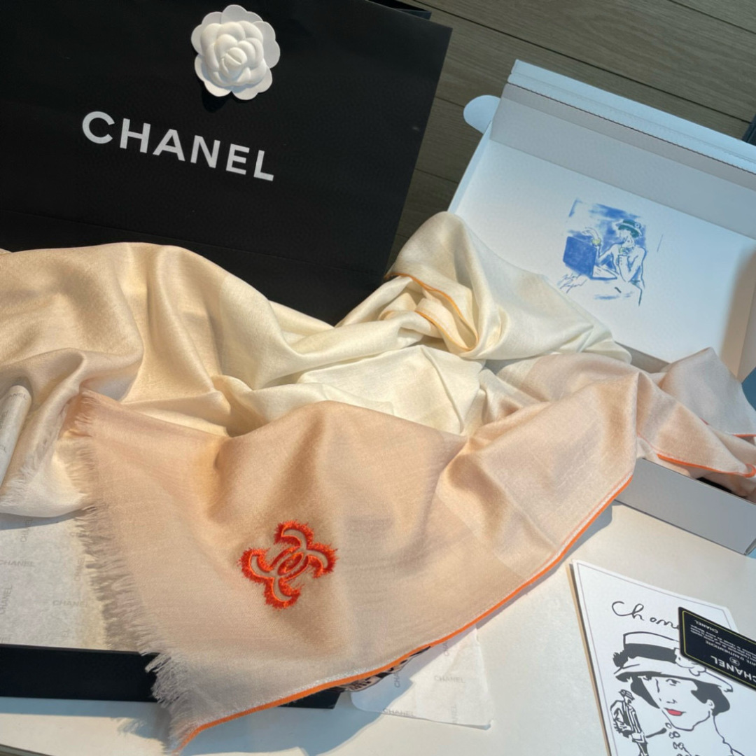 Chanel高仿圍巾米白橘邊雙C刺繡柔紗設計款|超A仿原單精品圖片 10 Chanel高仿圍巾米白橘邊雙C刺繡柔紗設計款|歐美奢侈品精品推薦