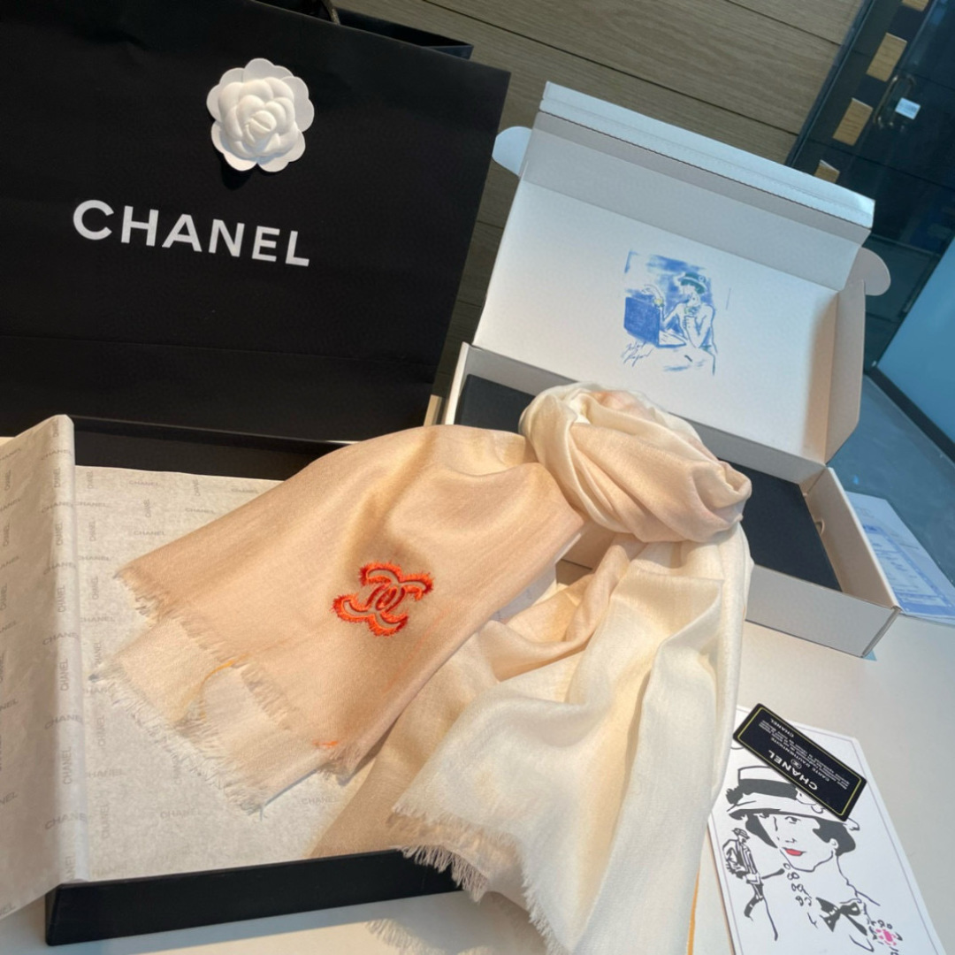 Chanel高仿圍巾米白橘邊雙C刺繡柔紗設計款|超A仿原單精品圖片 8 Chanel高仿圍巾米白橘邊雙C刺繡柔紗設計款|歐美奢侈品精品推薦