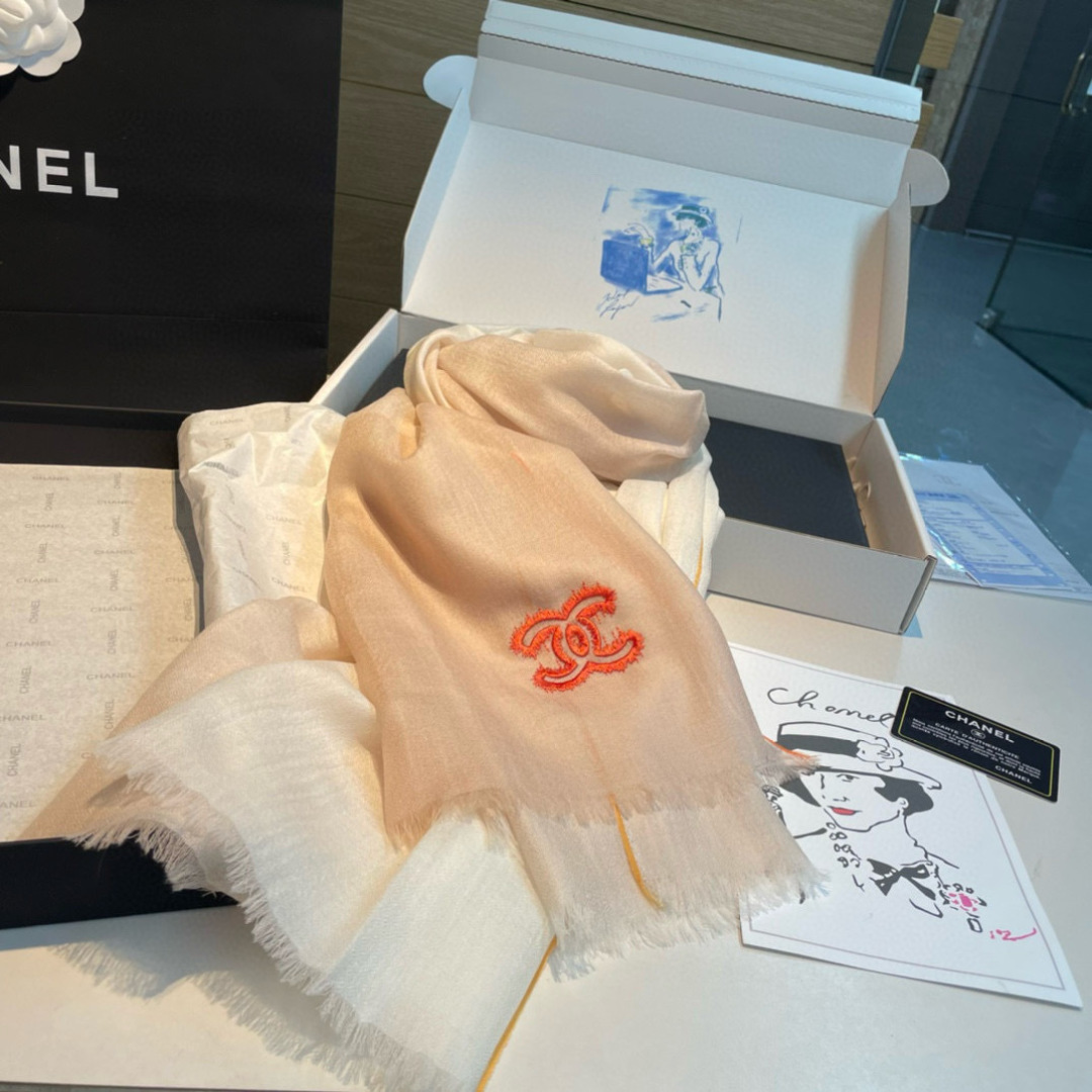 Chanel高仿圍巾米白橘邊雙C刺繡柔紗設計款|超A仿原單精品圖片 7 Chanel高仿圍巾米白橘邊雙C刺繡柔紗設計款|歐美奢侈品精品推薦