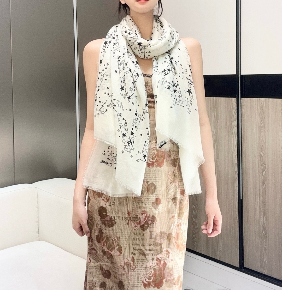 Chanel一比一星座圖騰白色方巾 天文設計輕紗圍巾|超A仿原單精品圖片 14 Chanel一比一星座圖騰白色方巾 天文設計輕紗圍巾|歐美奢侈品精品推薦