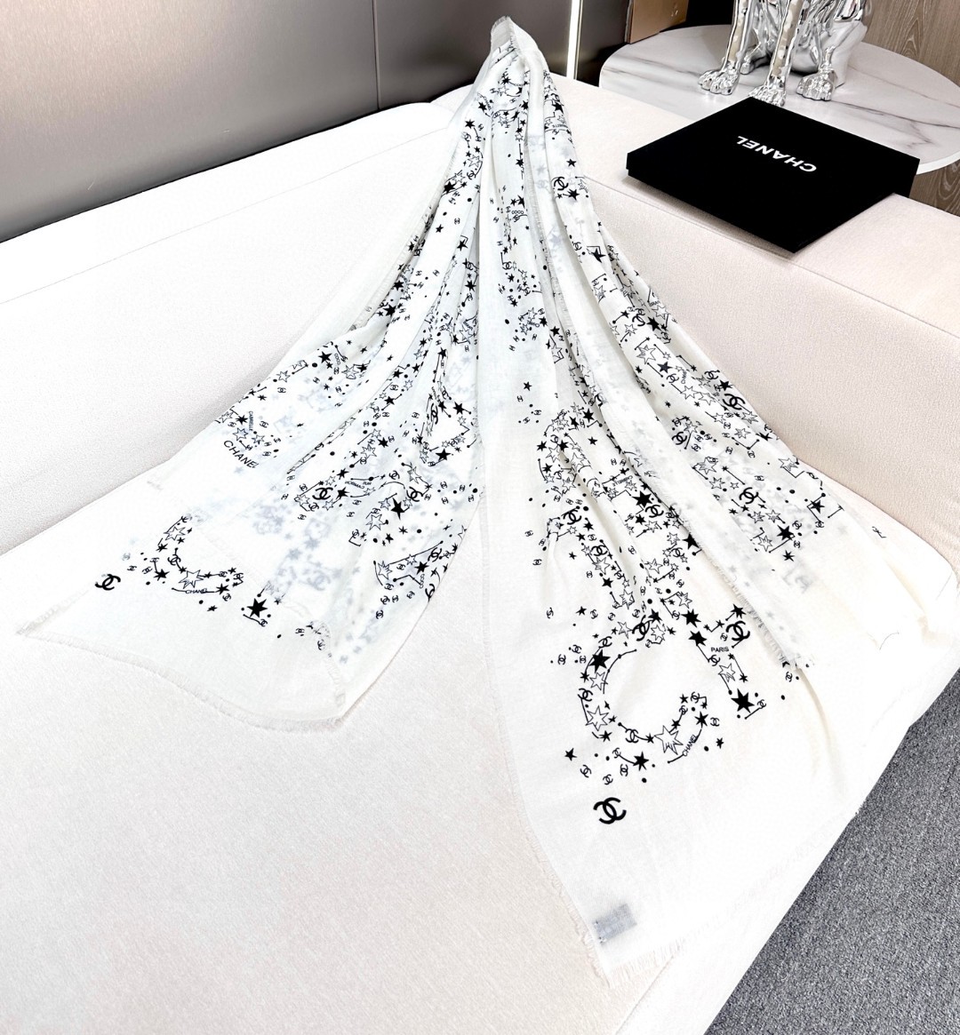 Chanel一比一星座圖騰白色方巾 天文設計輕紗圍巾|超A仿原單精品圖片 12 Chanel一比一星座圖騰白色方巾 天文設計輕紗圍巾|歐美奢侈品精品推薦