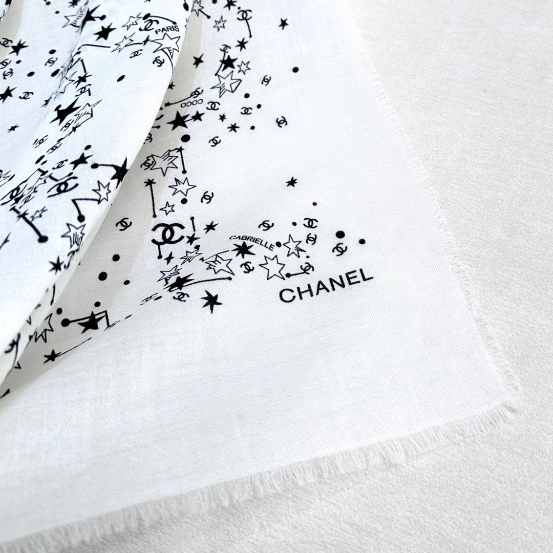 Chanel一比一星座圖騰白色方巾 天文設計輕紗圍巾|超A仿原單精品圖片 9 Chanel一比一星座圖騰白色方巾 天文設計輕紗圍巾|歐美奢侈品精品推薦